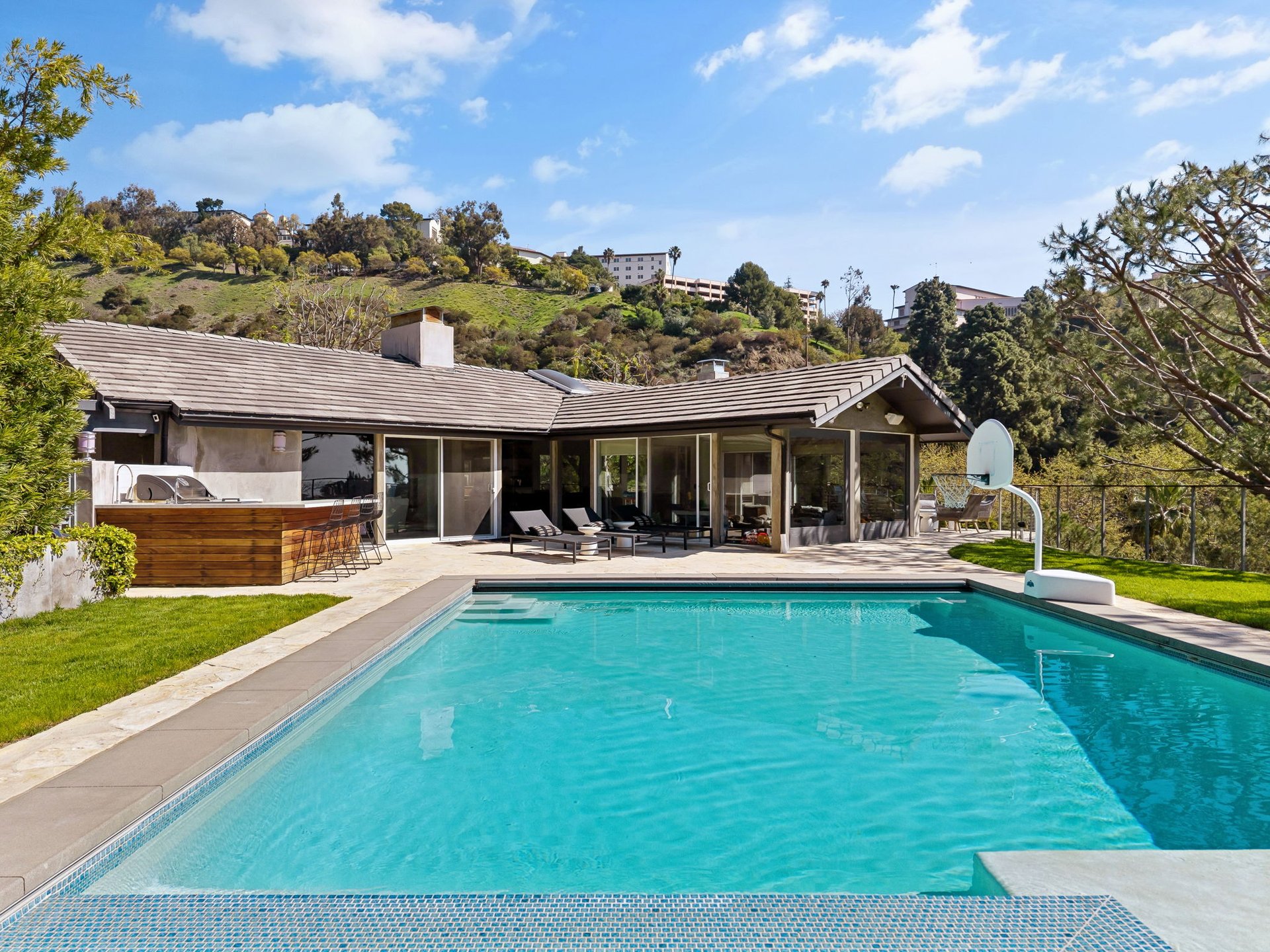 1255 N Bundy Drive