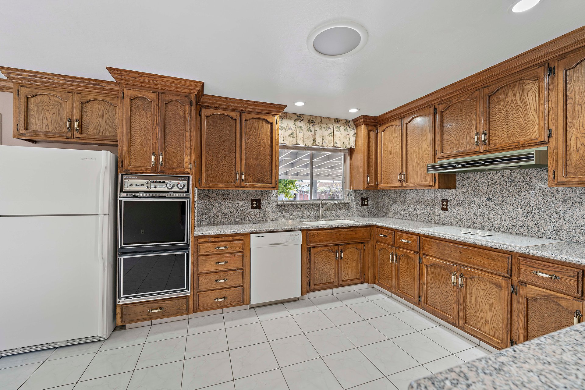 6137 Oak Forest Way