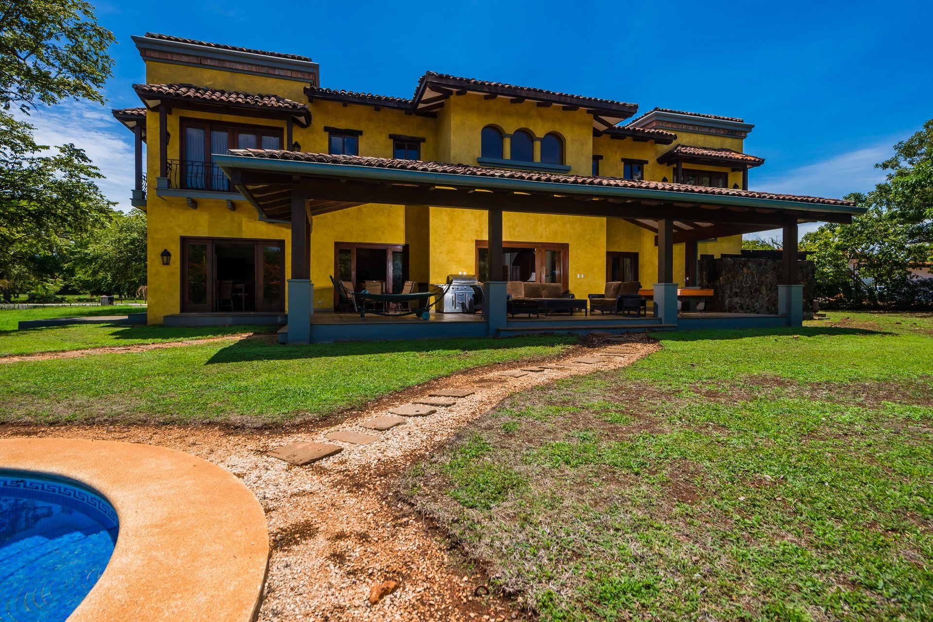 Casa Miraflores, Reserva De Golf #94 | Welcome to Casa Miraflores, an exquisite colonial-style estate home located in Hacienda Pinilla!