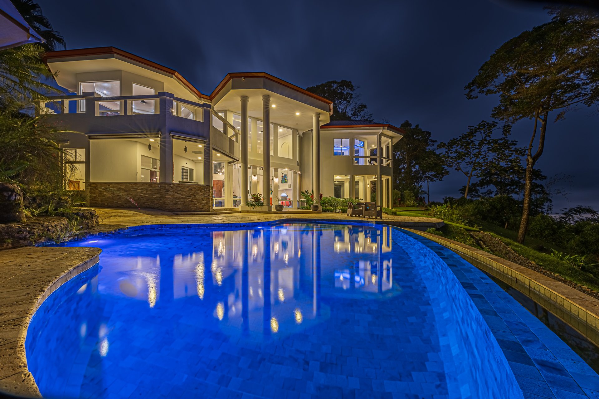 16 ACRES – 6 Bedroom Grand Estate With Guest House, 15 Minutes to Dominical, SPECTACULAR OCEAN VIEWS!!!