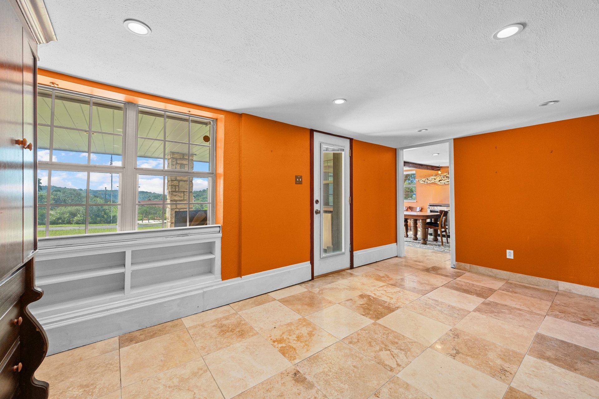 401 Crestview Drive and 309 Cliff Circle