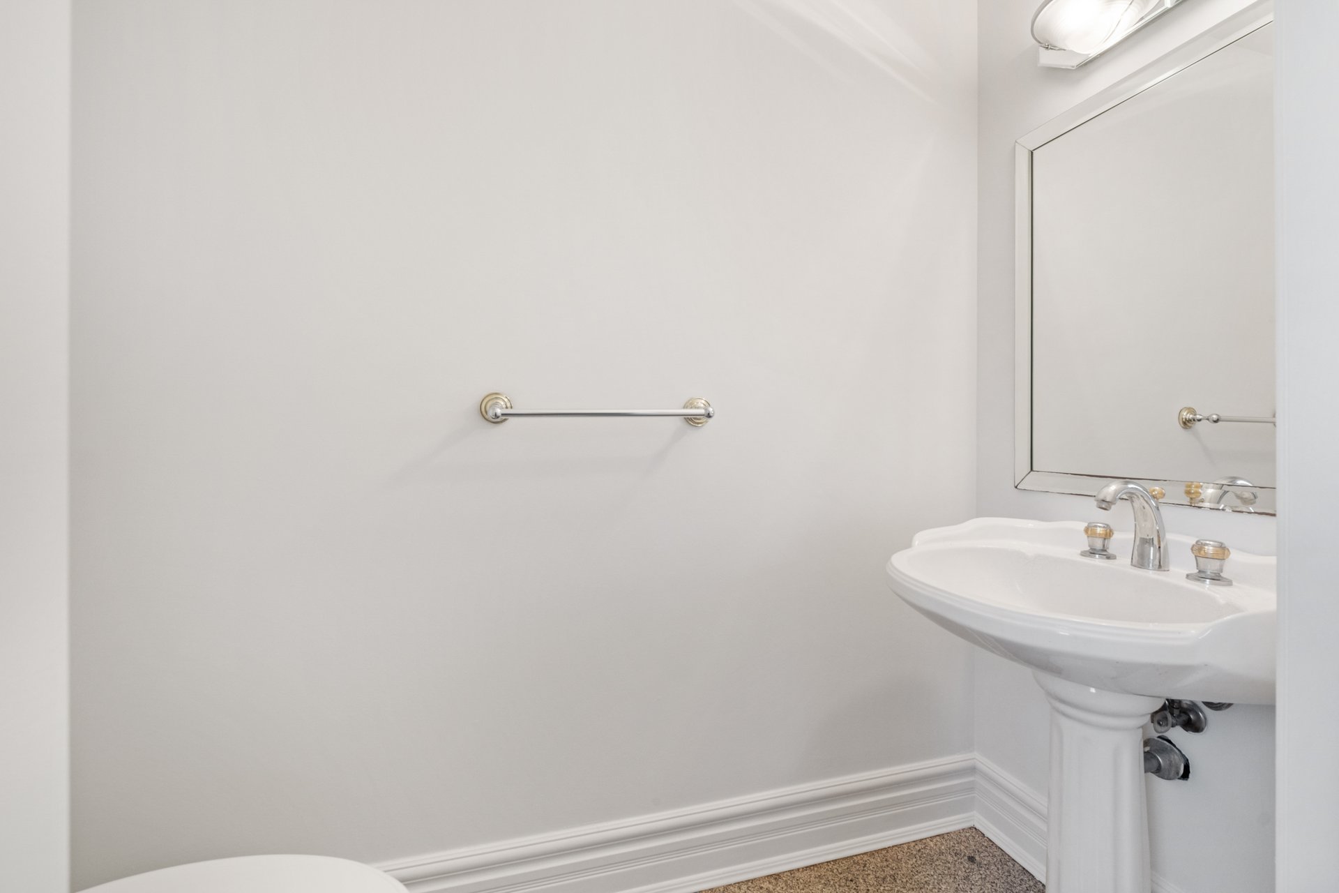 19 Logan Crt 