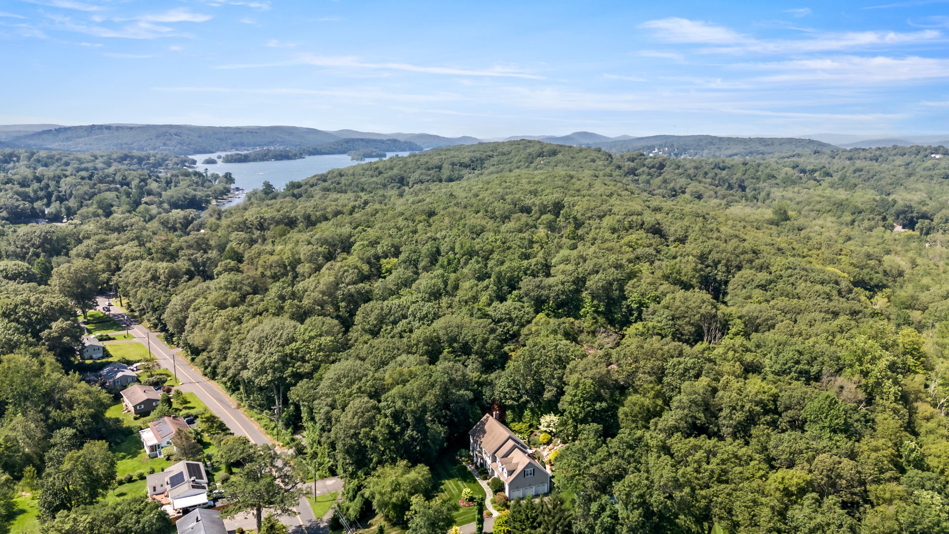 18 N Nabby Rd, Danbury, CT 06811