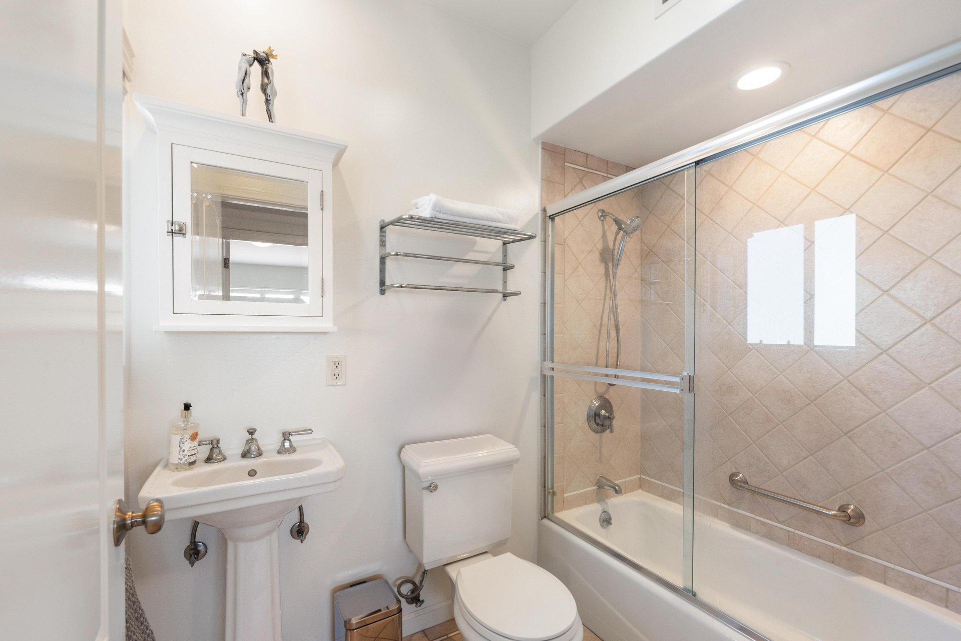 446 San Vicente Blvd Unit: 305