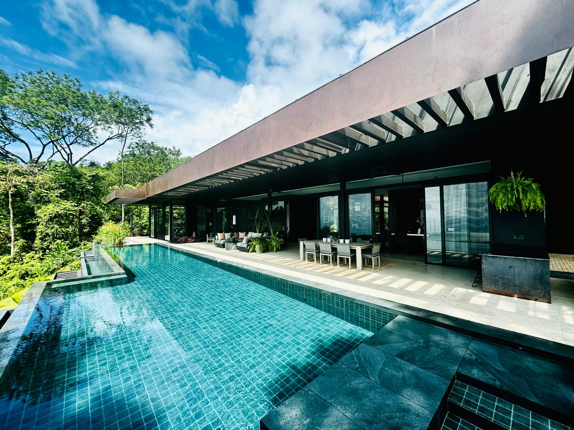 Uvita Black House