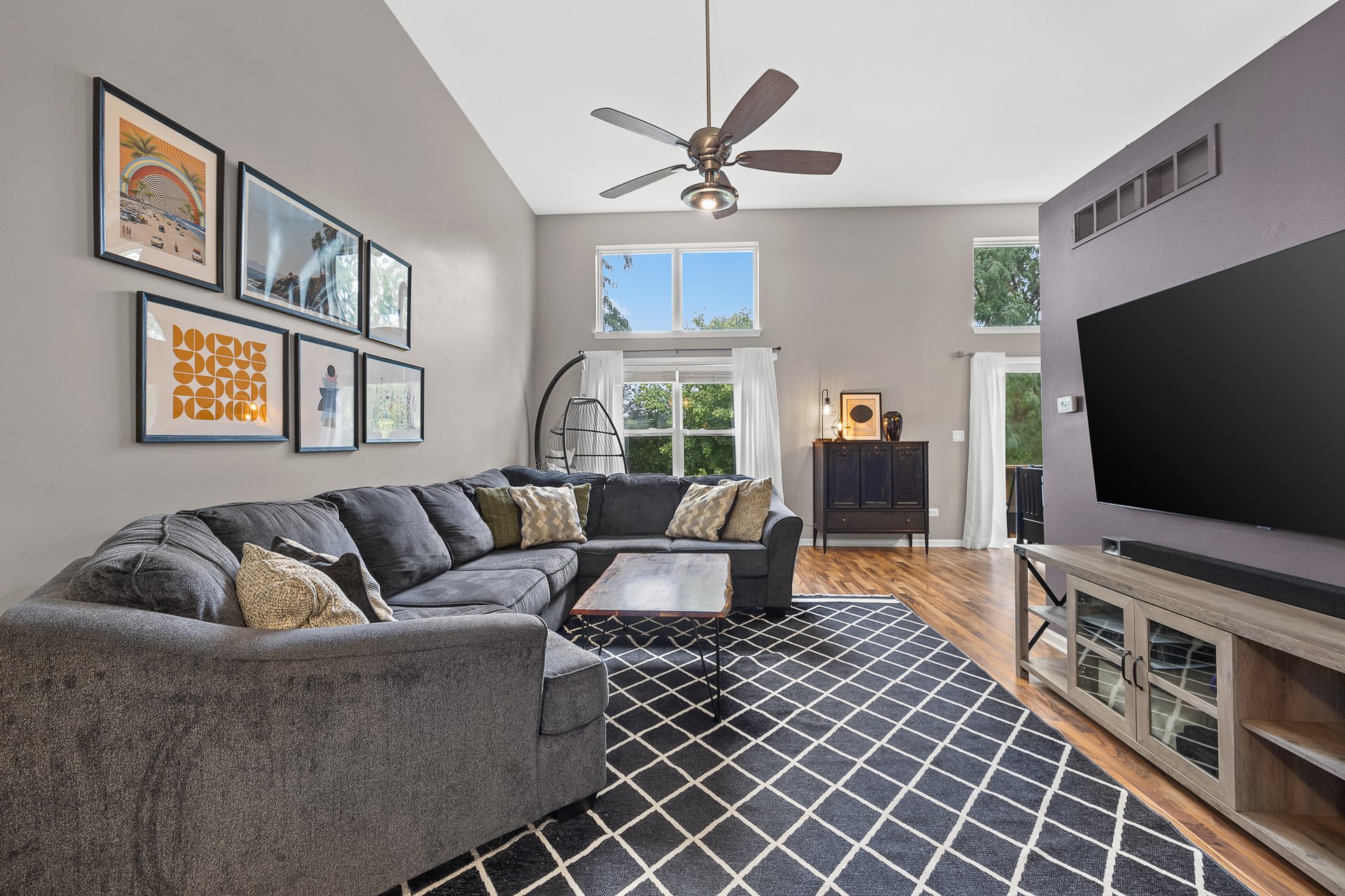 347 Gladstone Ln