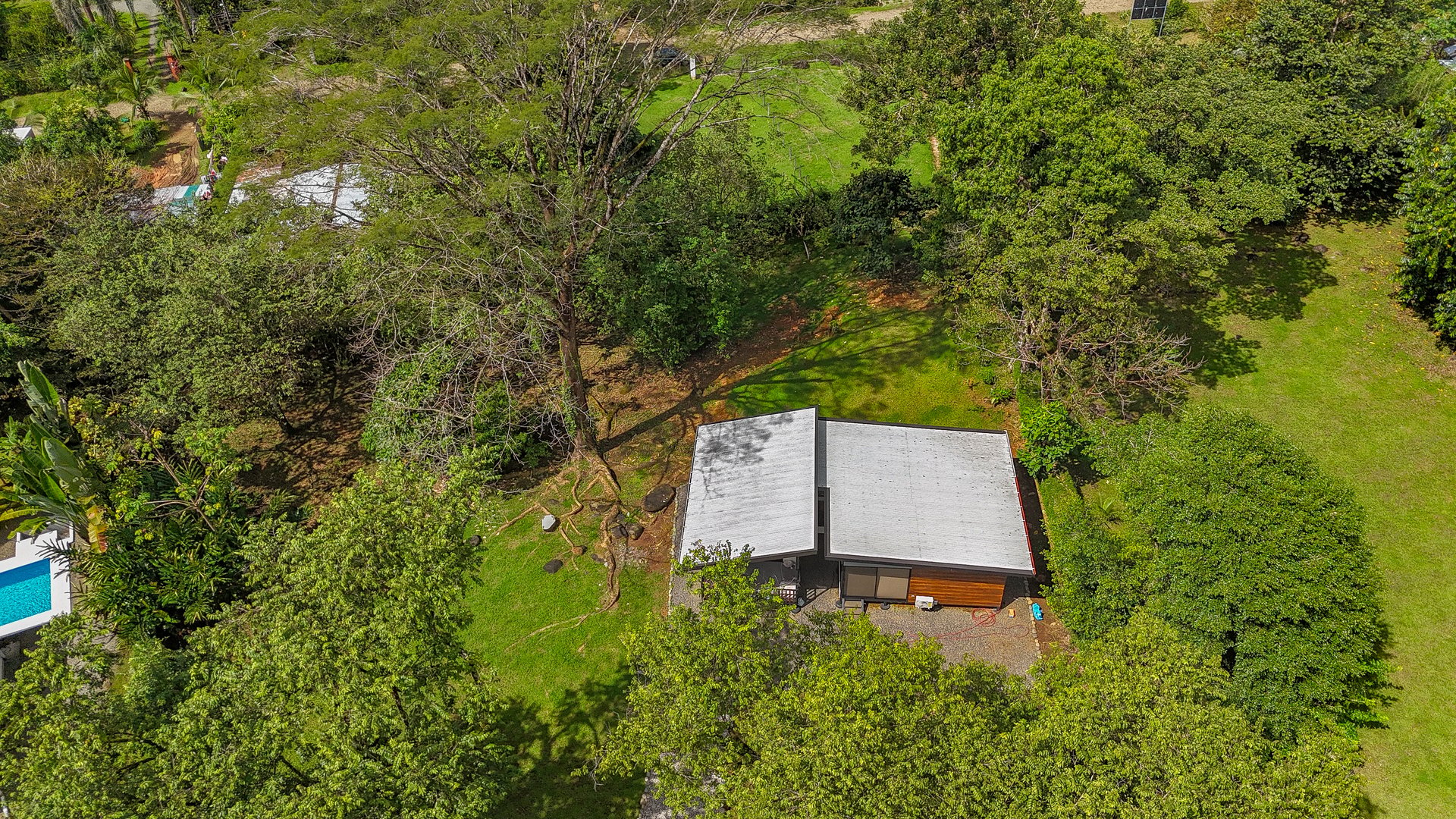 Charming 2-Bedroom Home in the Heart of Ojochal – Privacy, Convenience, and Opportunity Await!