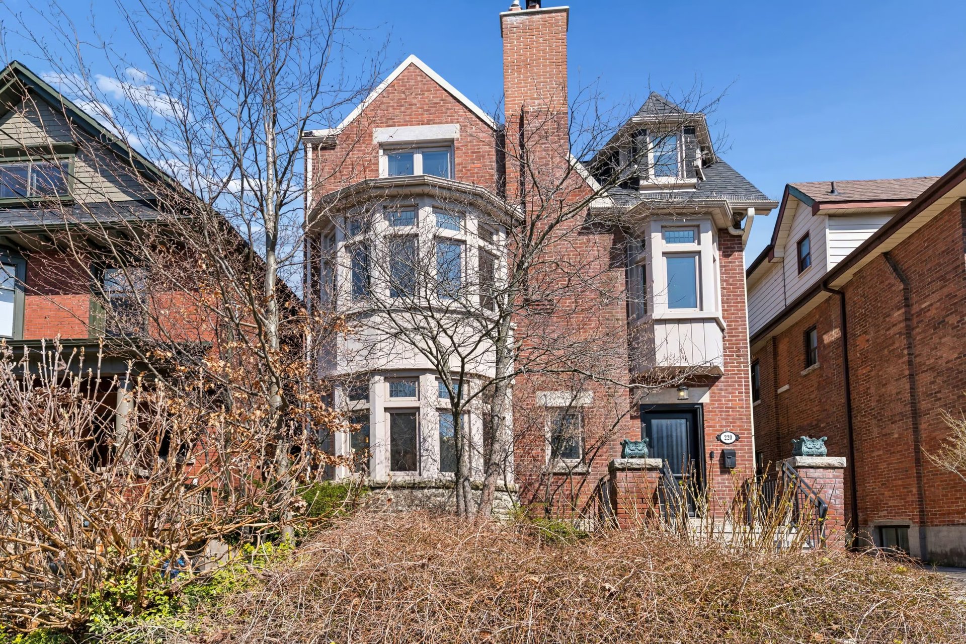 220 Wright Ave