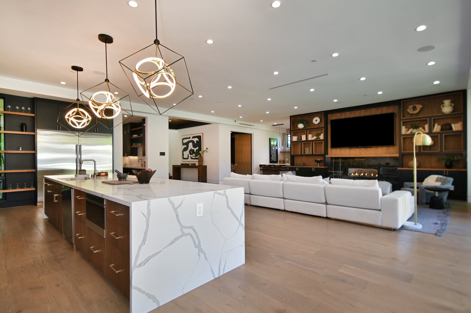 4544 Woodley Ave