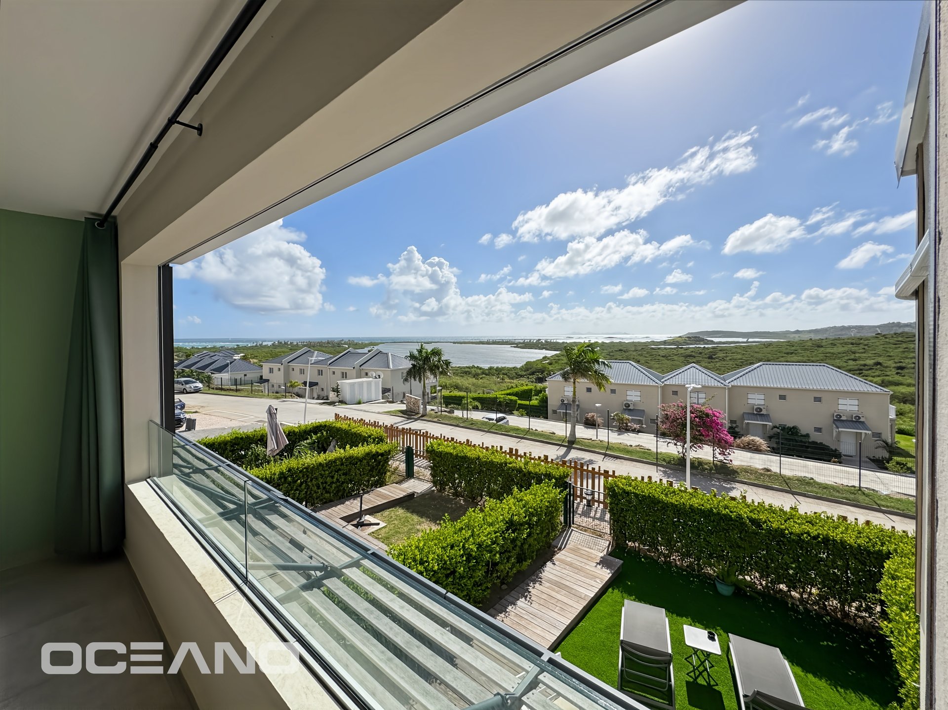 STUNNING 2-BEDROOM DUPLEX WITH ST. BARTHS VIEW – HAUTS DE LA BAIE