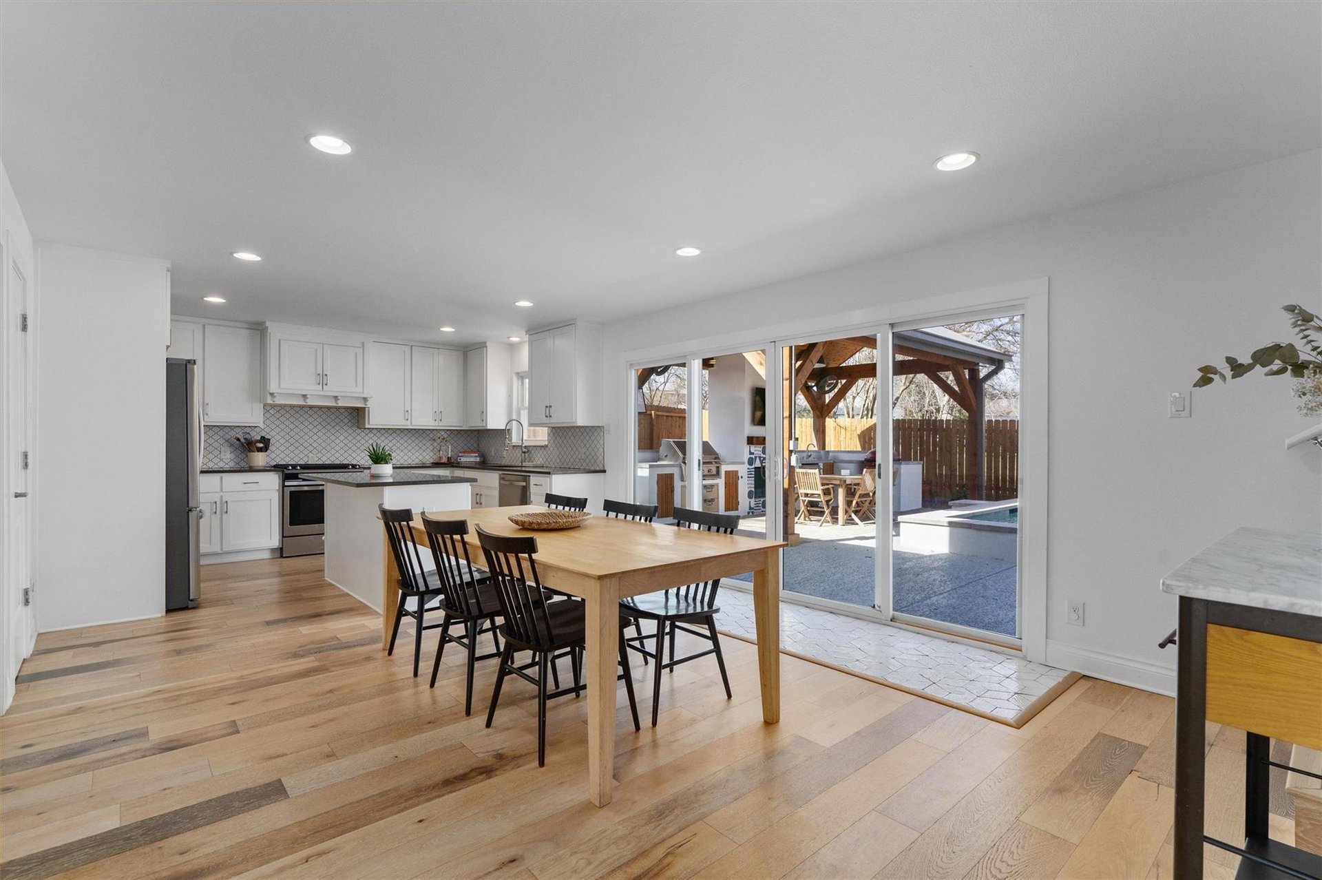 3106 Carlisle Dr