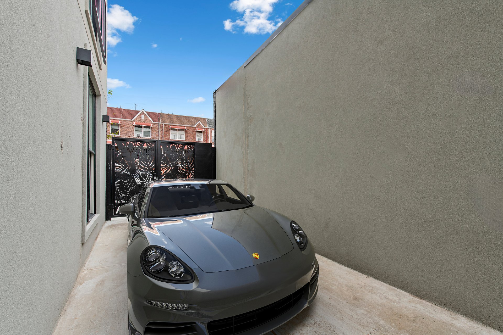 831 Knickerbocker
