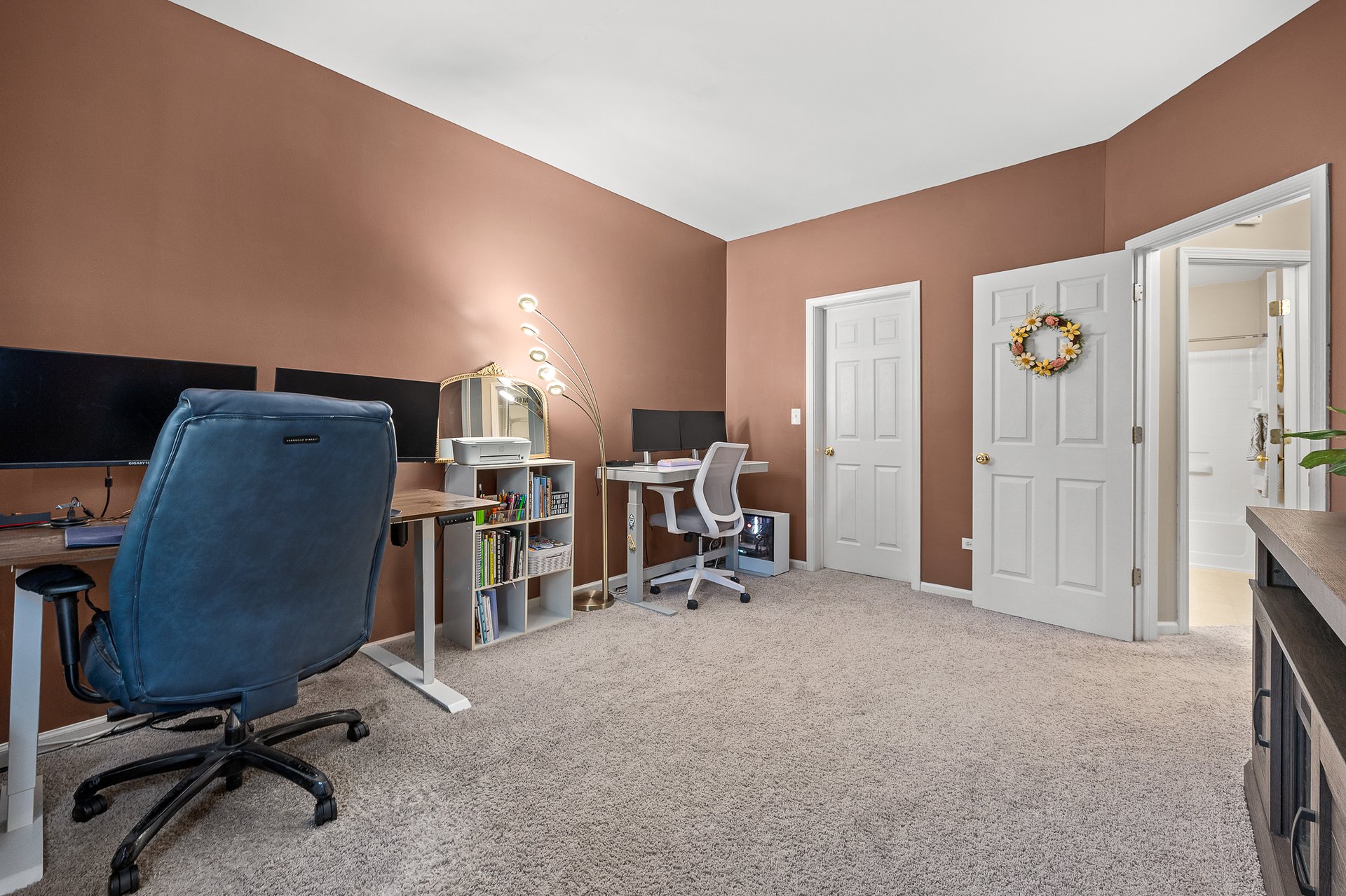347 Gladstone Ln