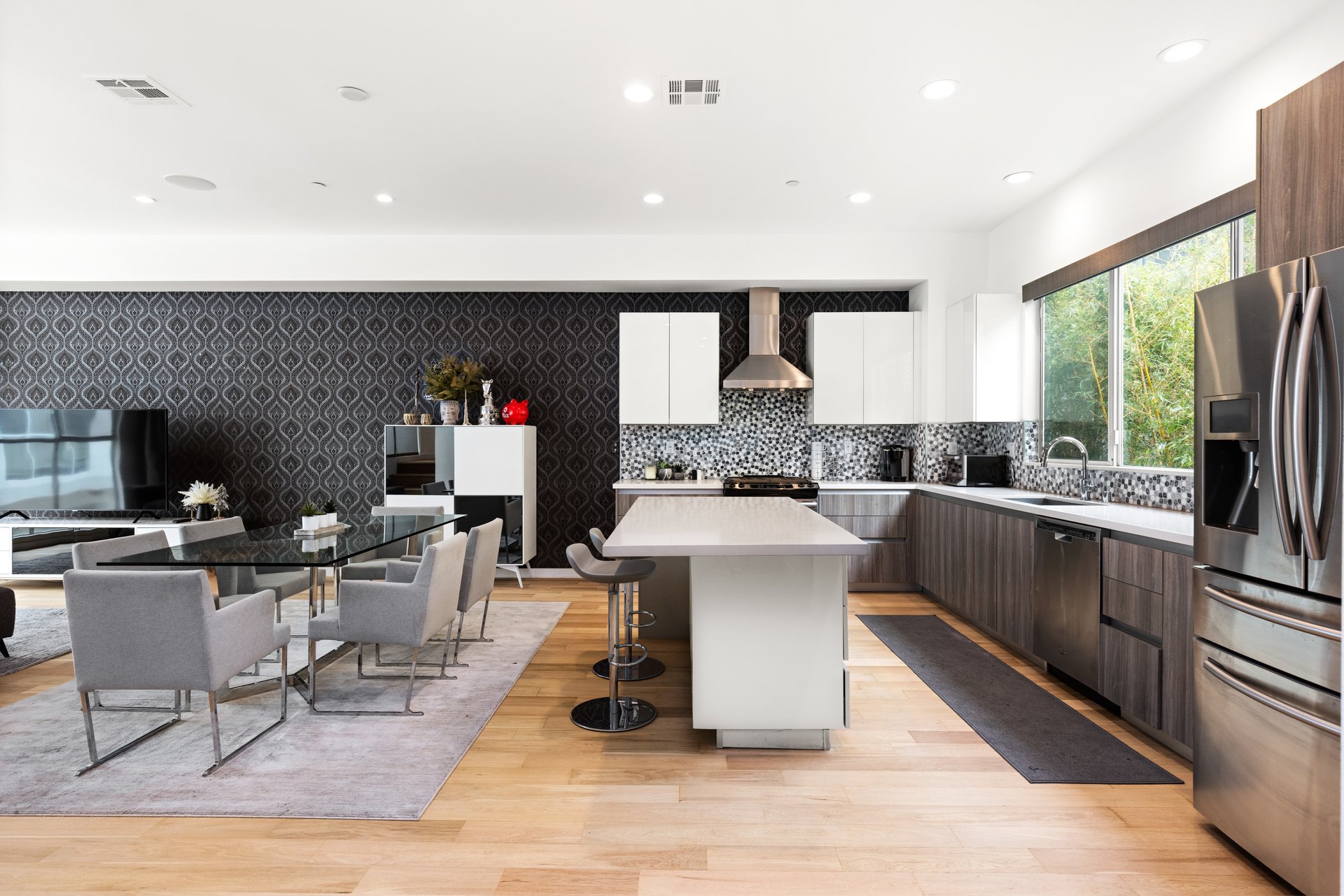 Hepburn Ave, 90038