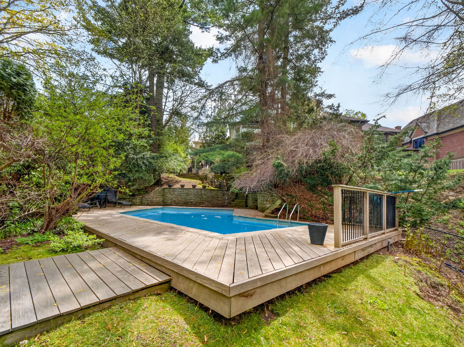 SOLD: Luxurious Country Living In The City