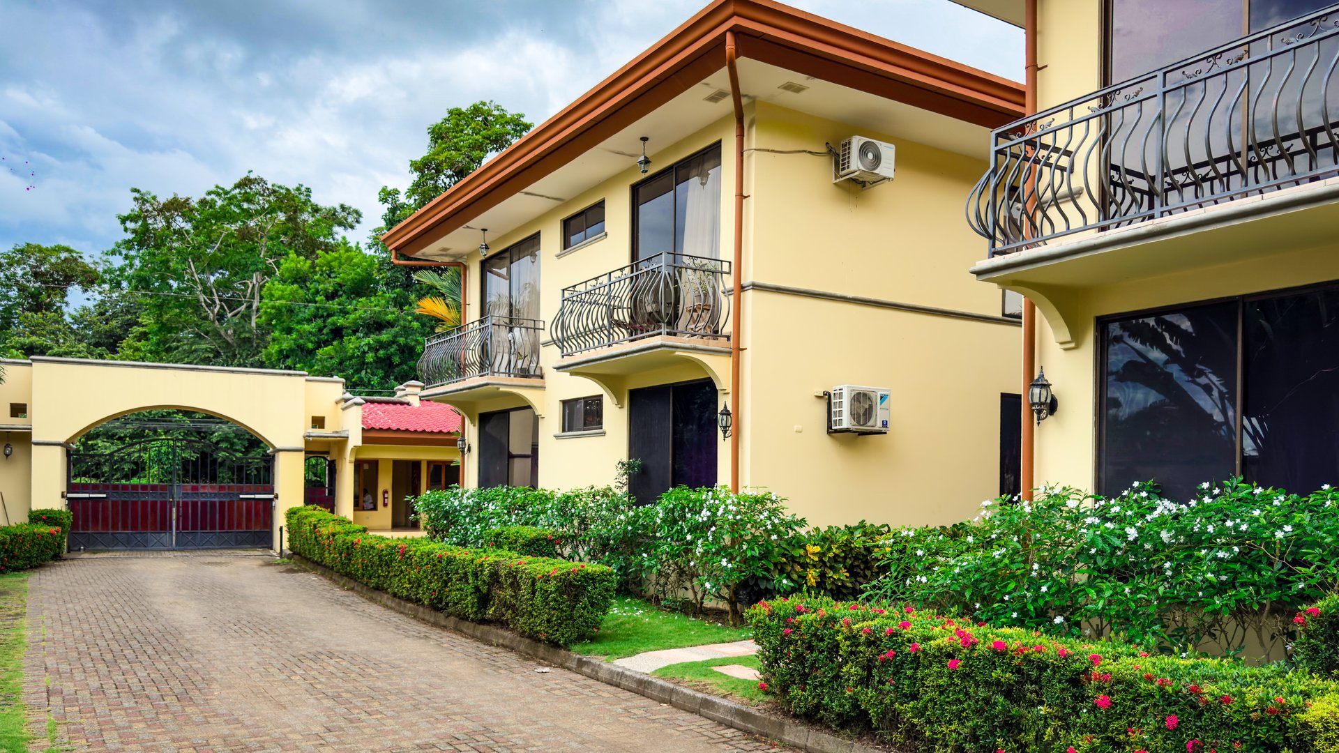 2BR Affordable Jaco Condominium 