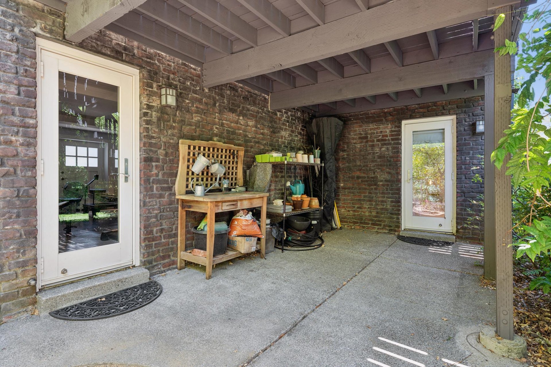 28 Black Log Rd