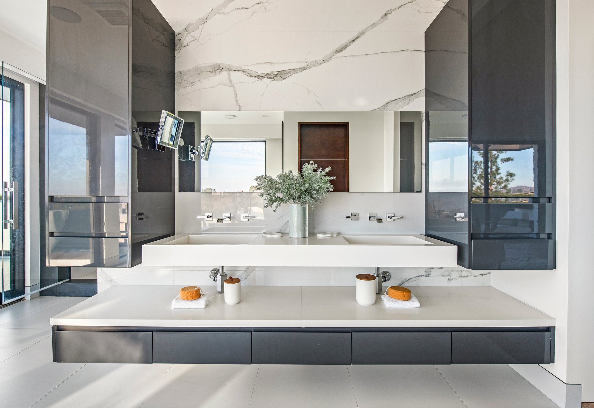 2301 Hercules Dr, Hollywood Hills
