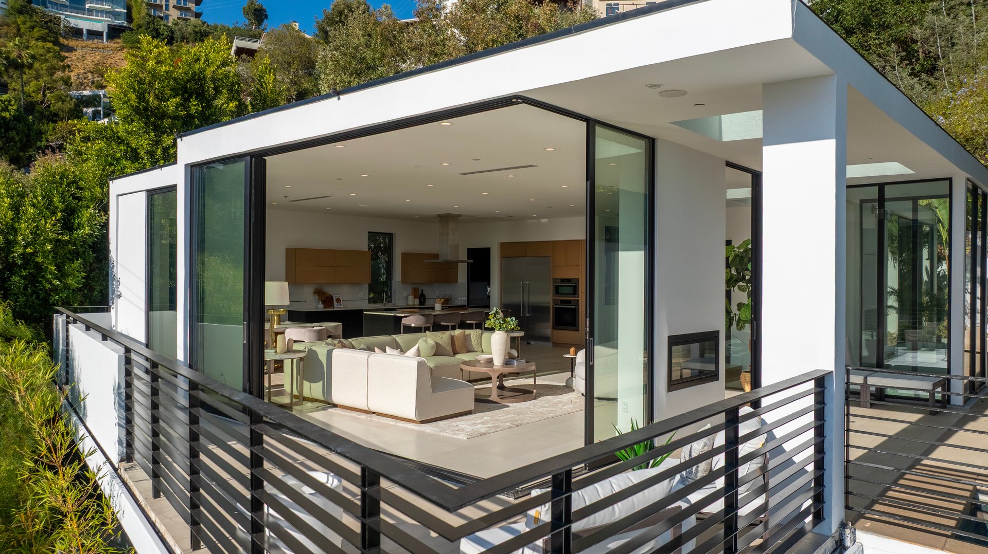 1516 Forest Knoll Dr, Sunset Strip