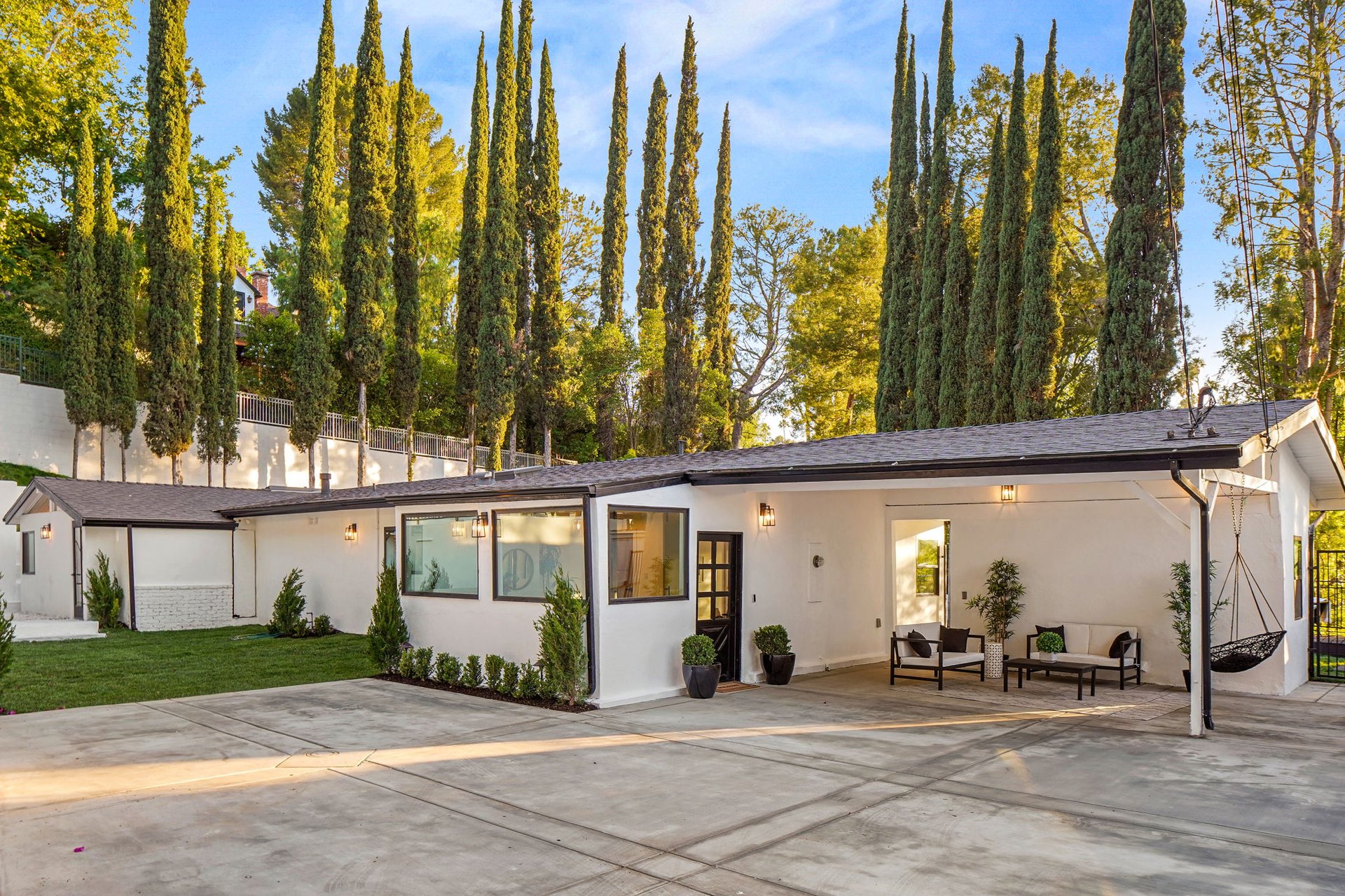 16733 Oak View Dr, Encino
