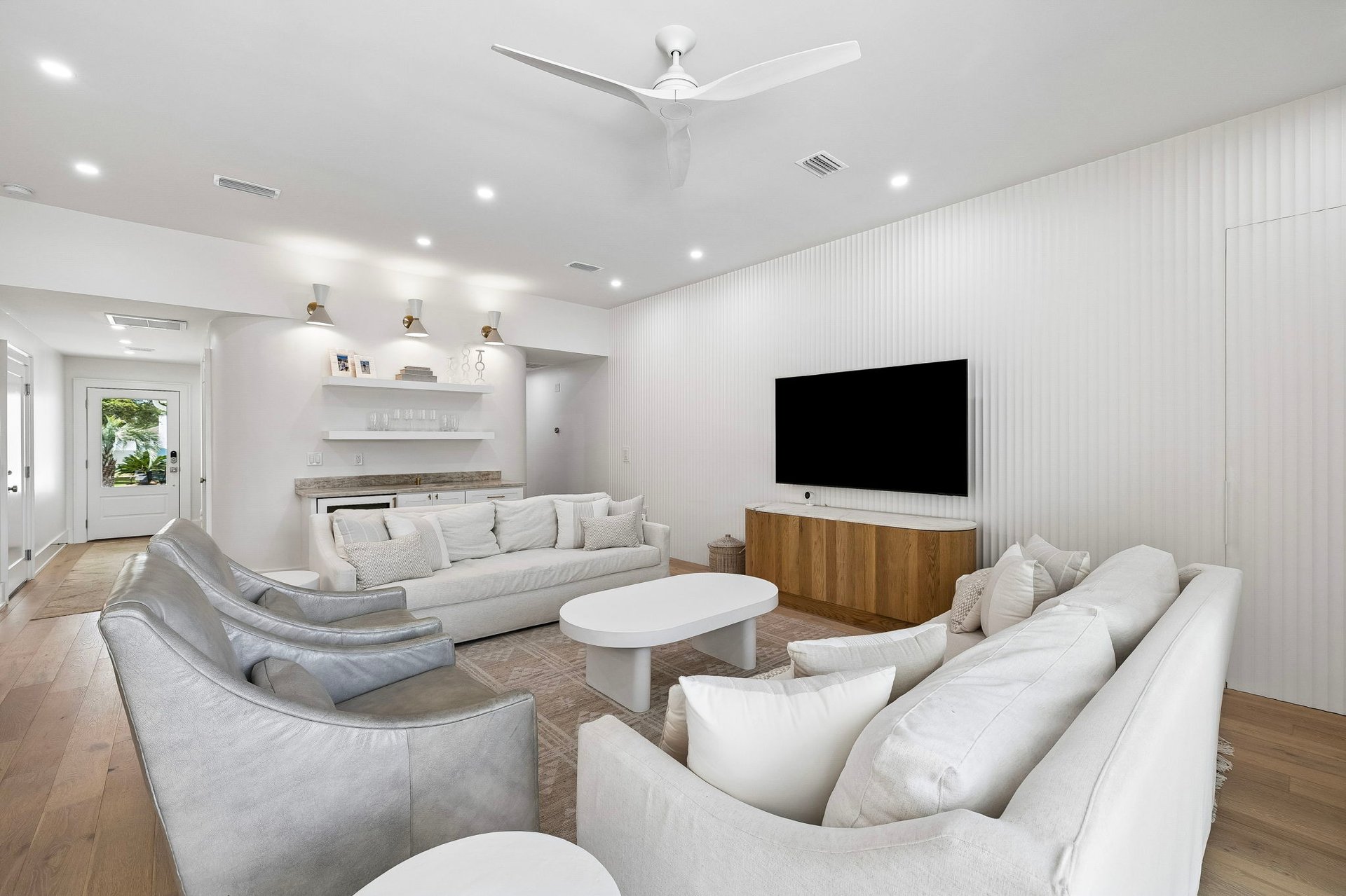The Sand Cliffs Coastal Retreat