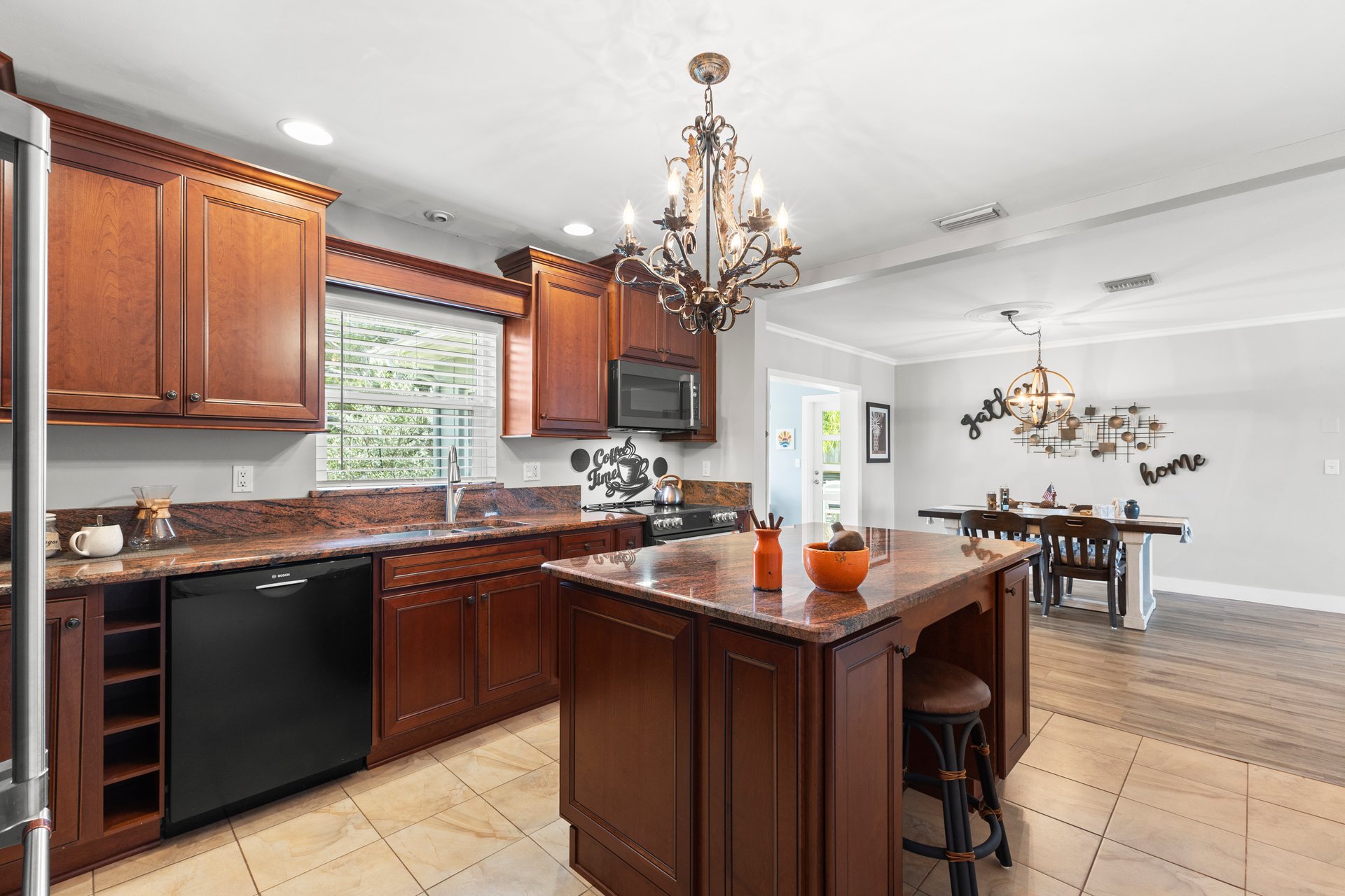 805 Wellington Dr 