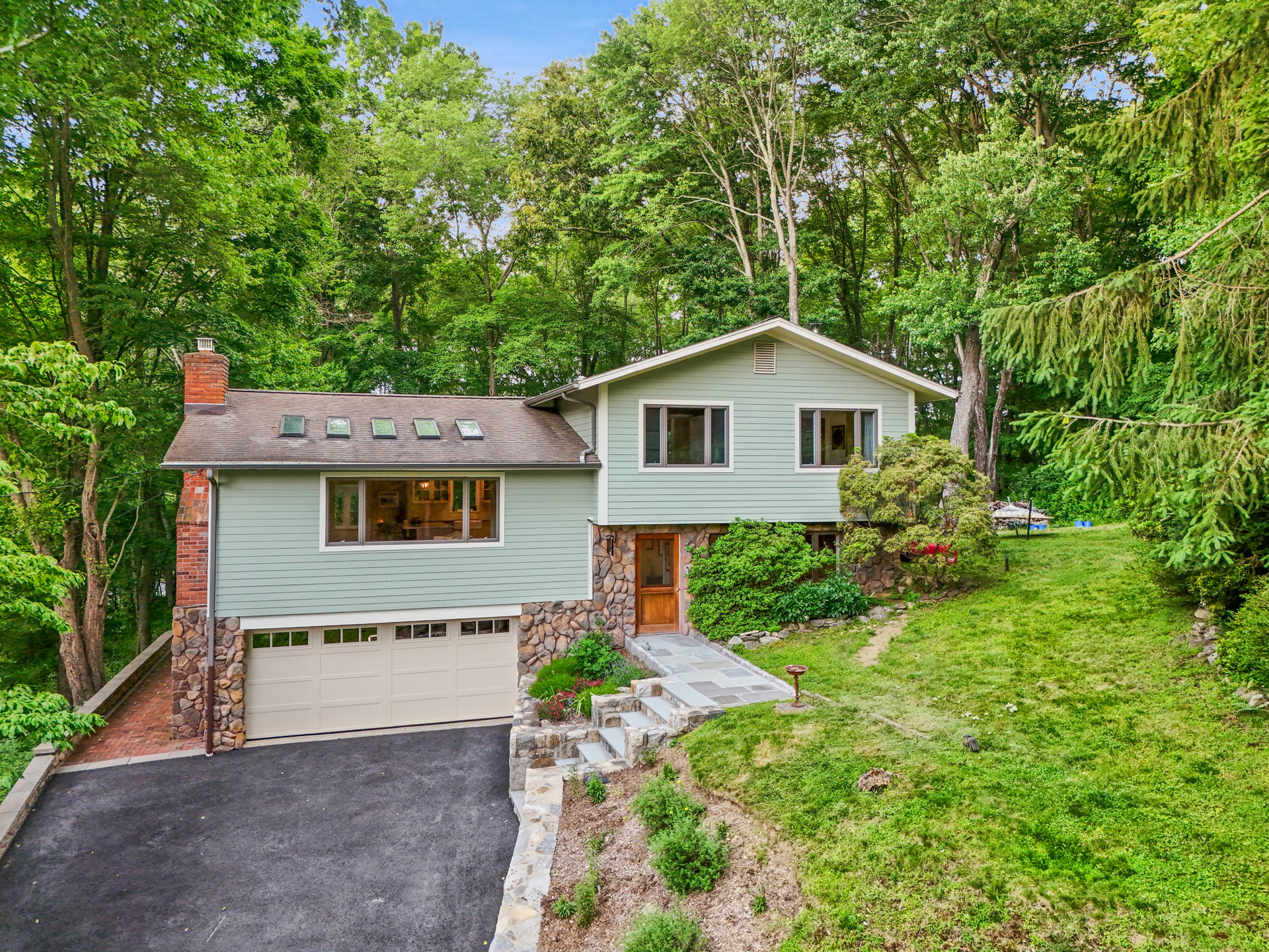 11 Upper Lakeshore Drive