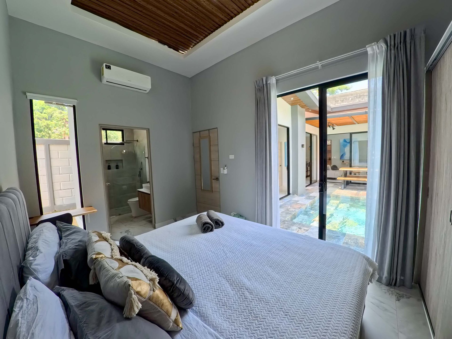 Great Location Brand New Pool House