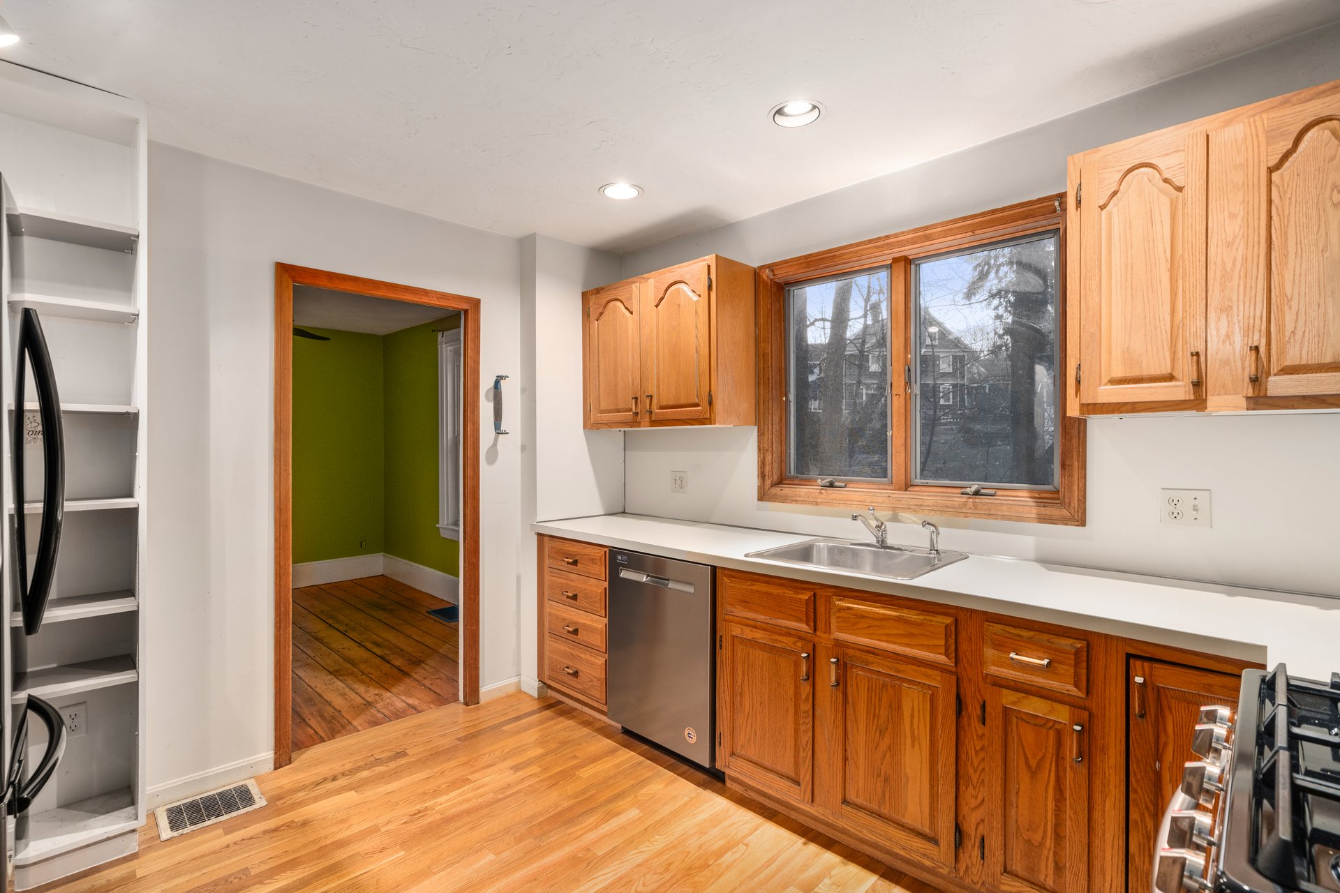 21A School St