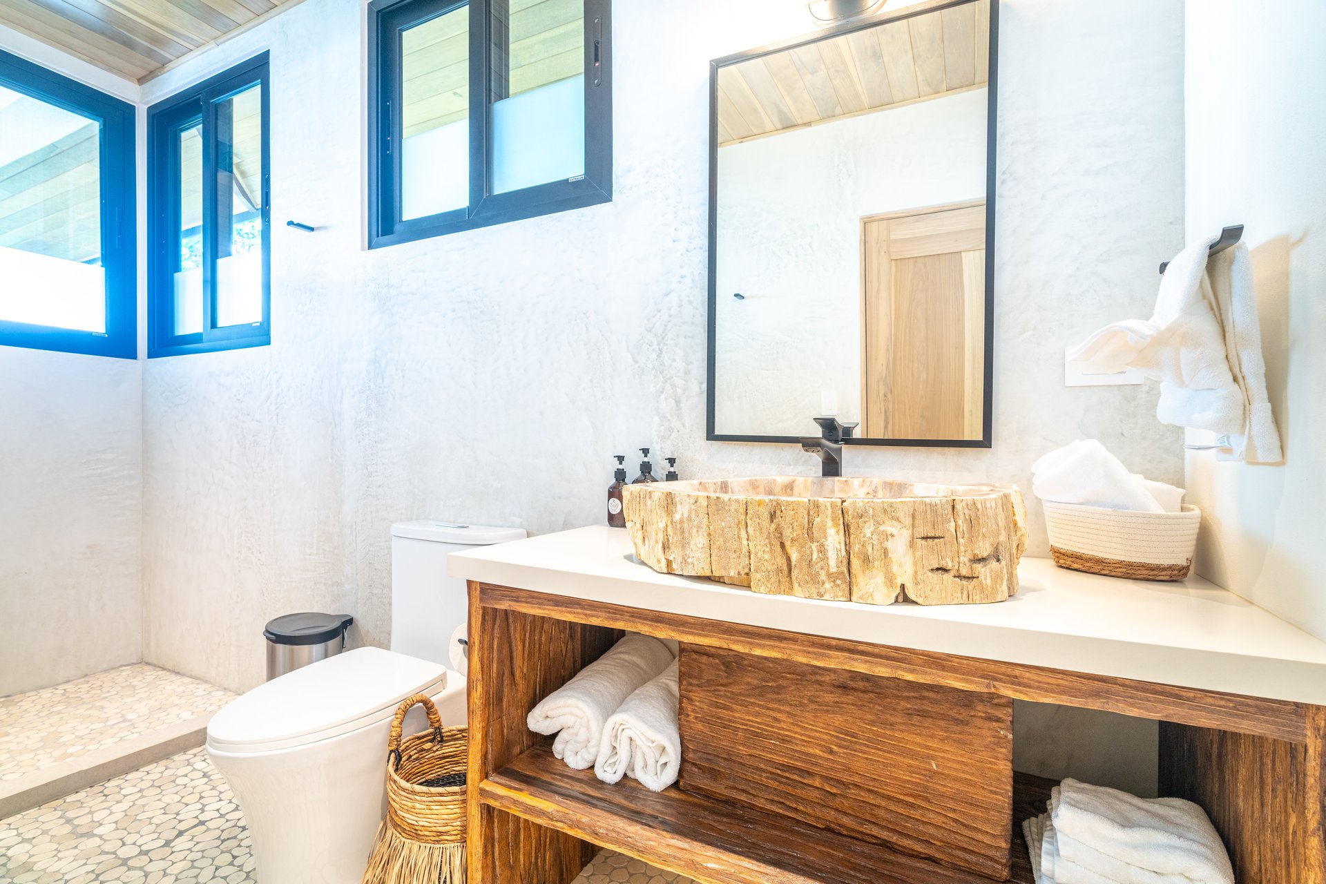 Casa Amarilla – Oceanview Luxury Meets Sustainable Living in Tres Rios