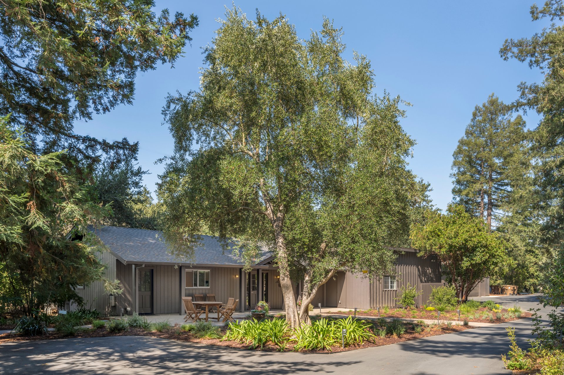 3027 Vichy Ave