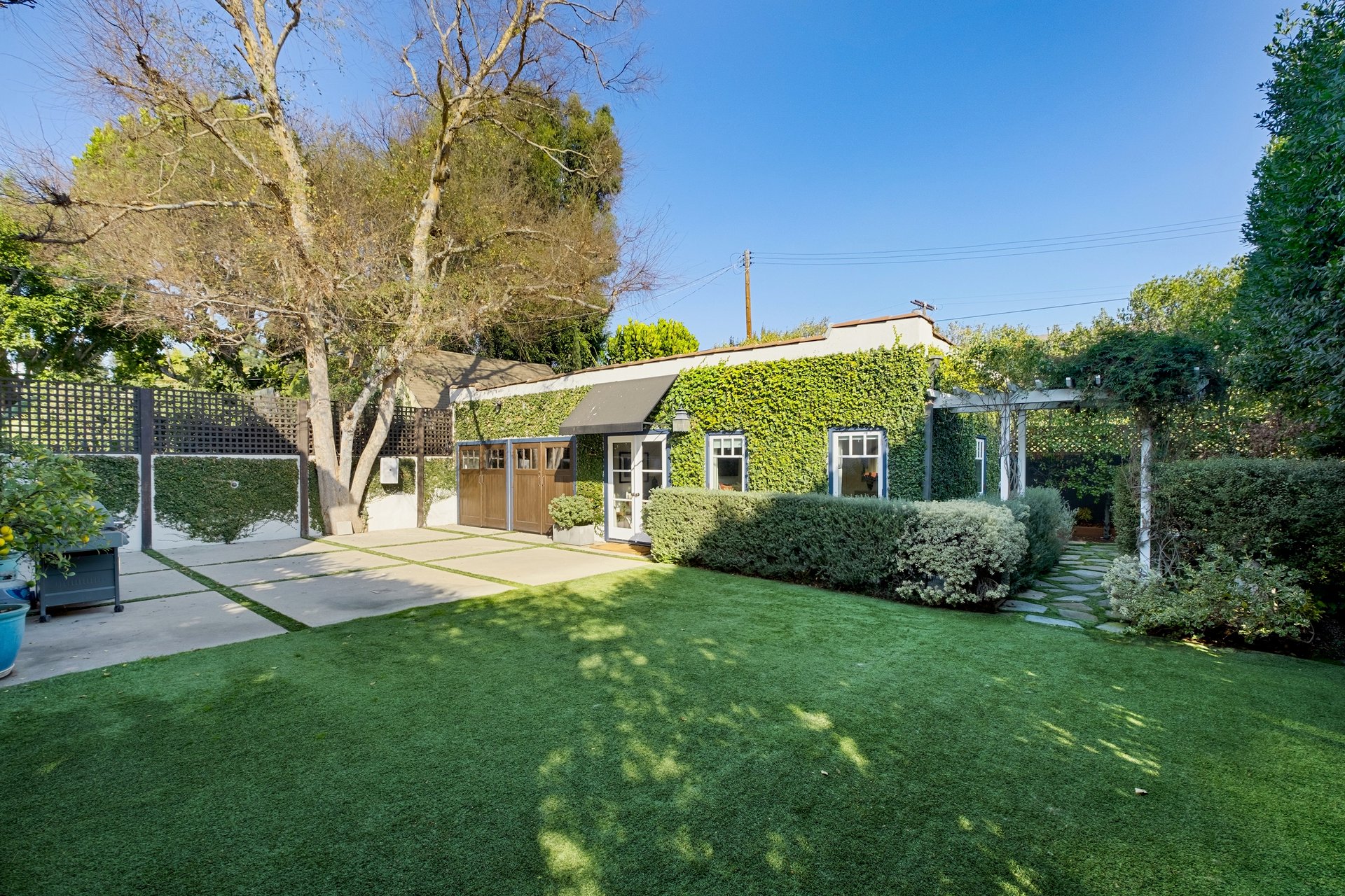 564 S Van Ness Ave, Windsor Square