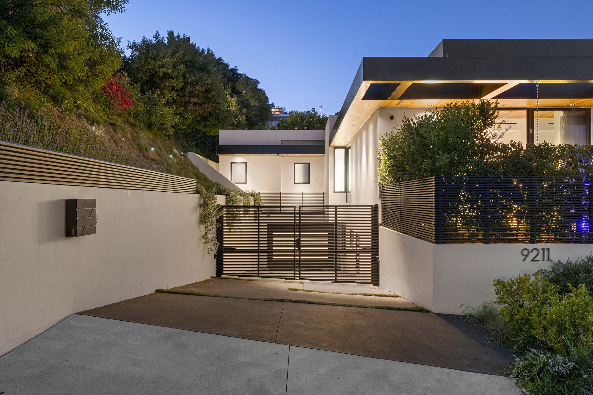 9211 Nightingale Dr, Hollywood Hills