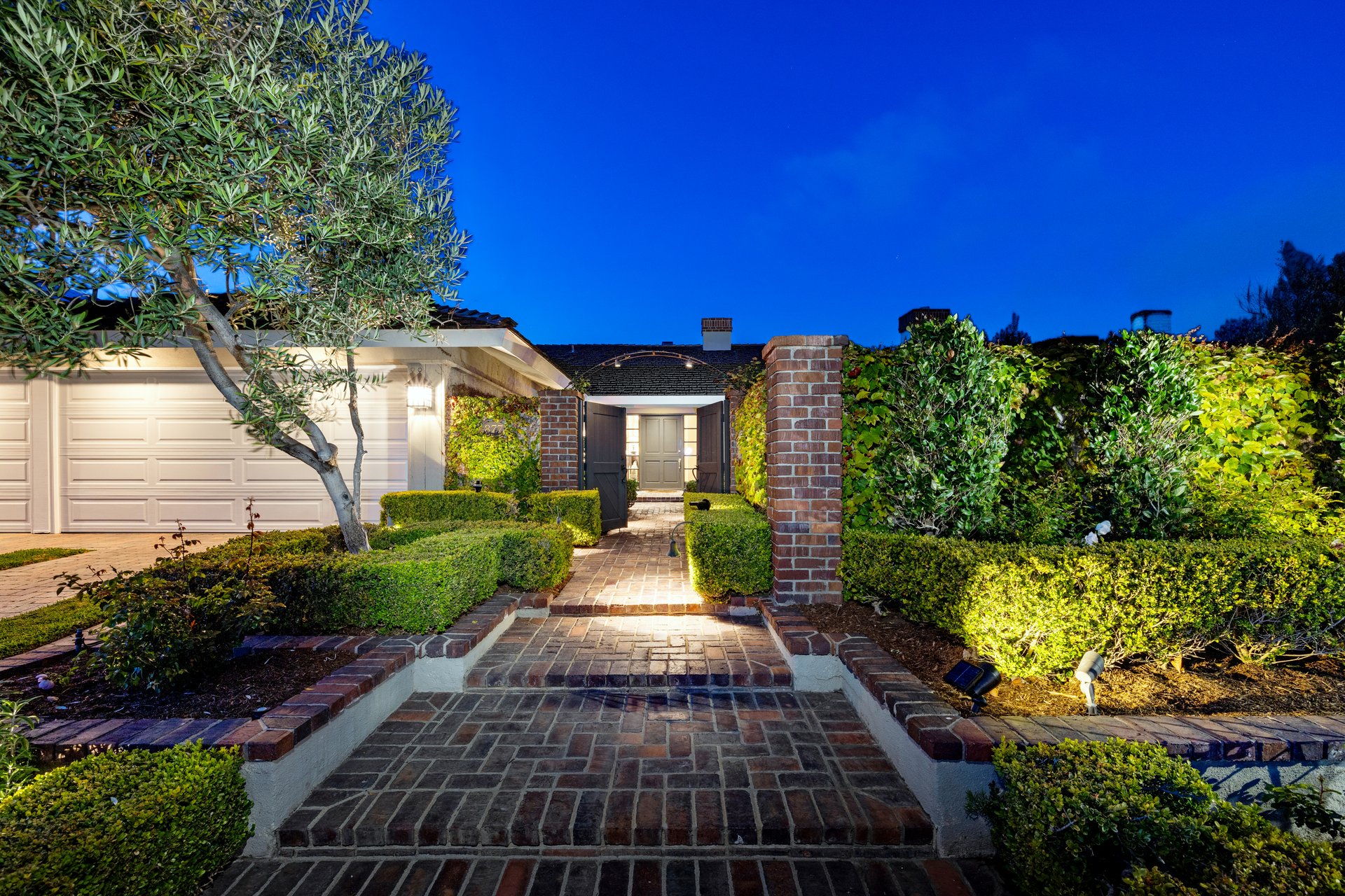  877 Sandcastle Drive