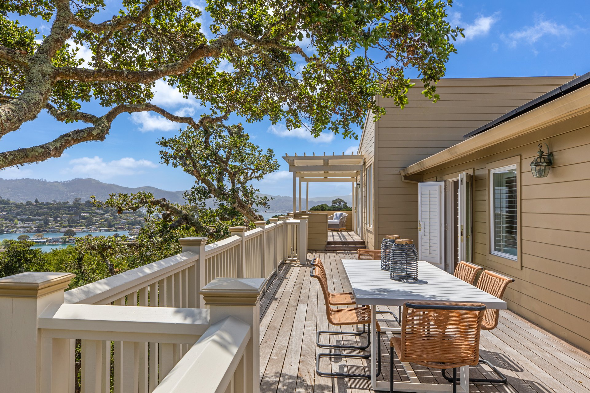 Picturesque and Private View Residence