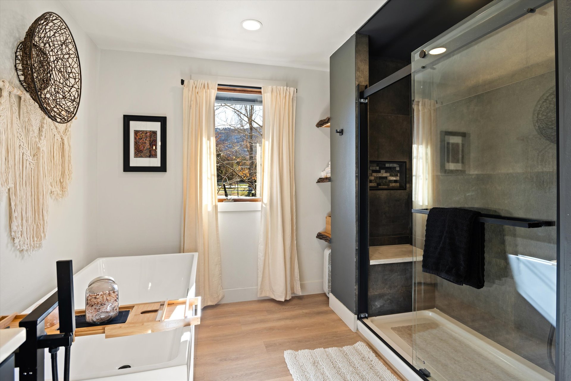 Beautifully Remodeled Home in the Heart of the Valley