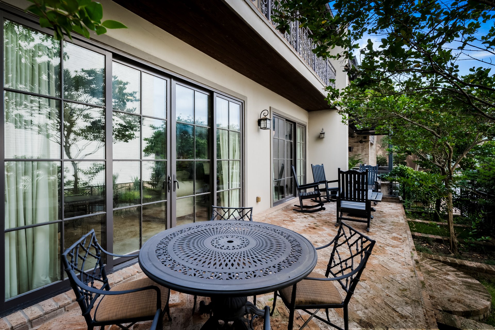 2433 Westlake Drive