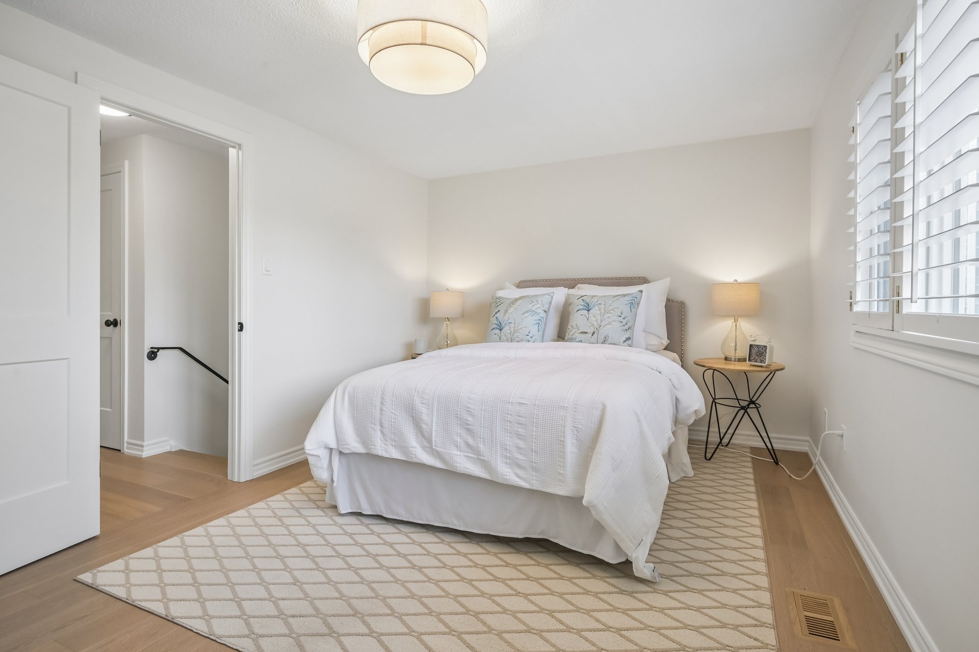 Lakeside living in the heart of Bronte!