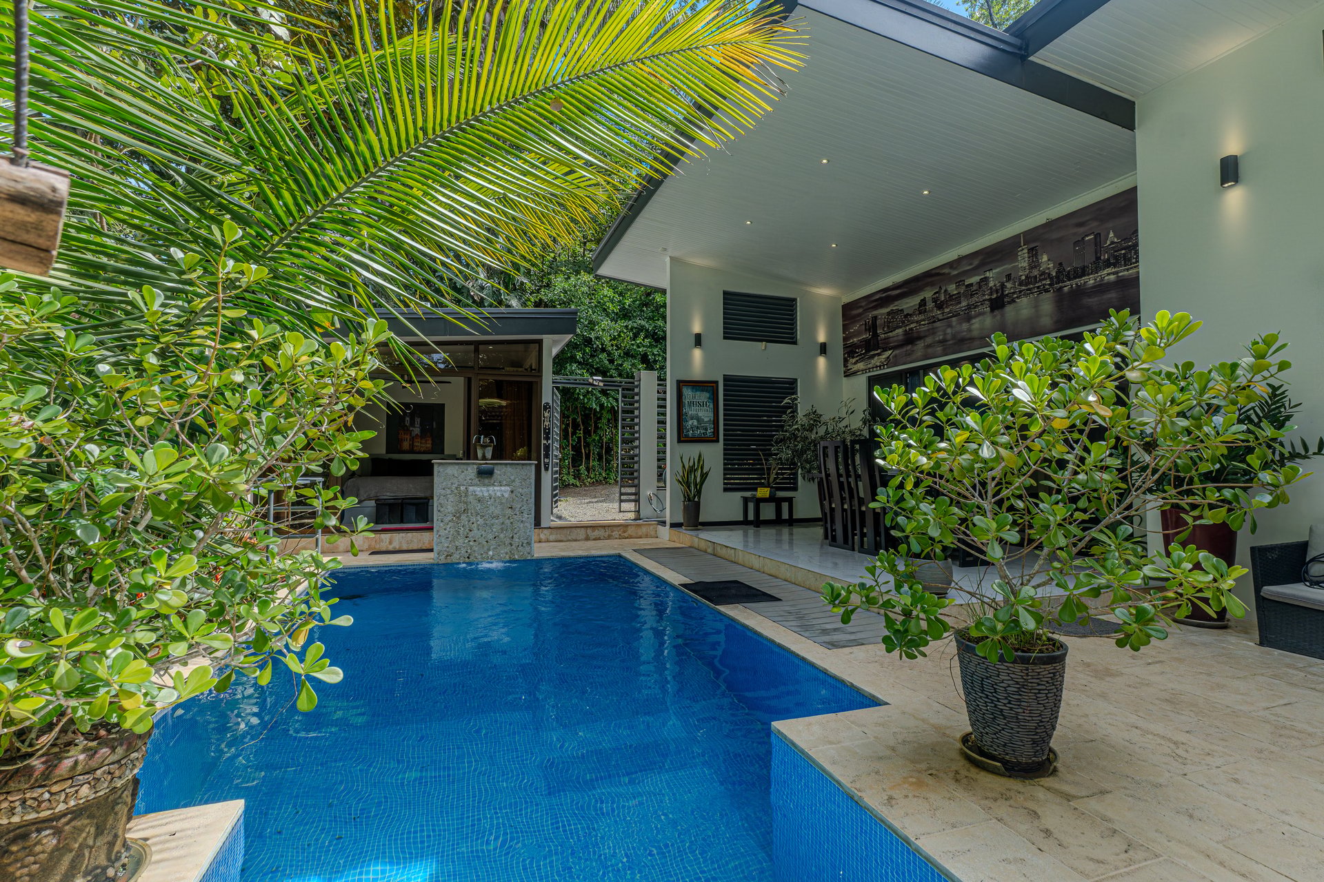 Charming 2 Bedroom Home + Studio located in heart of Uvita 