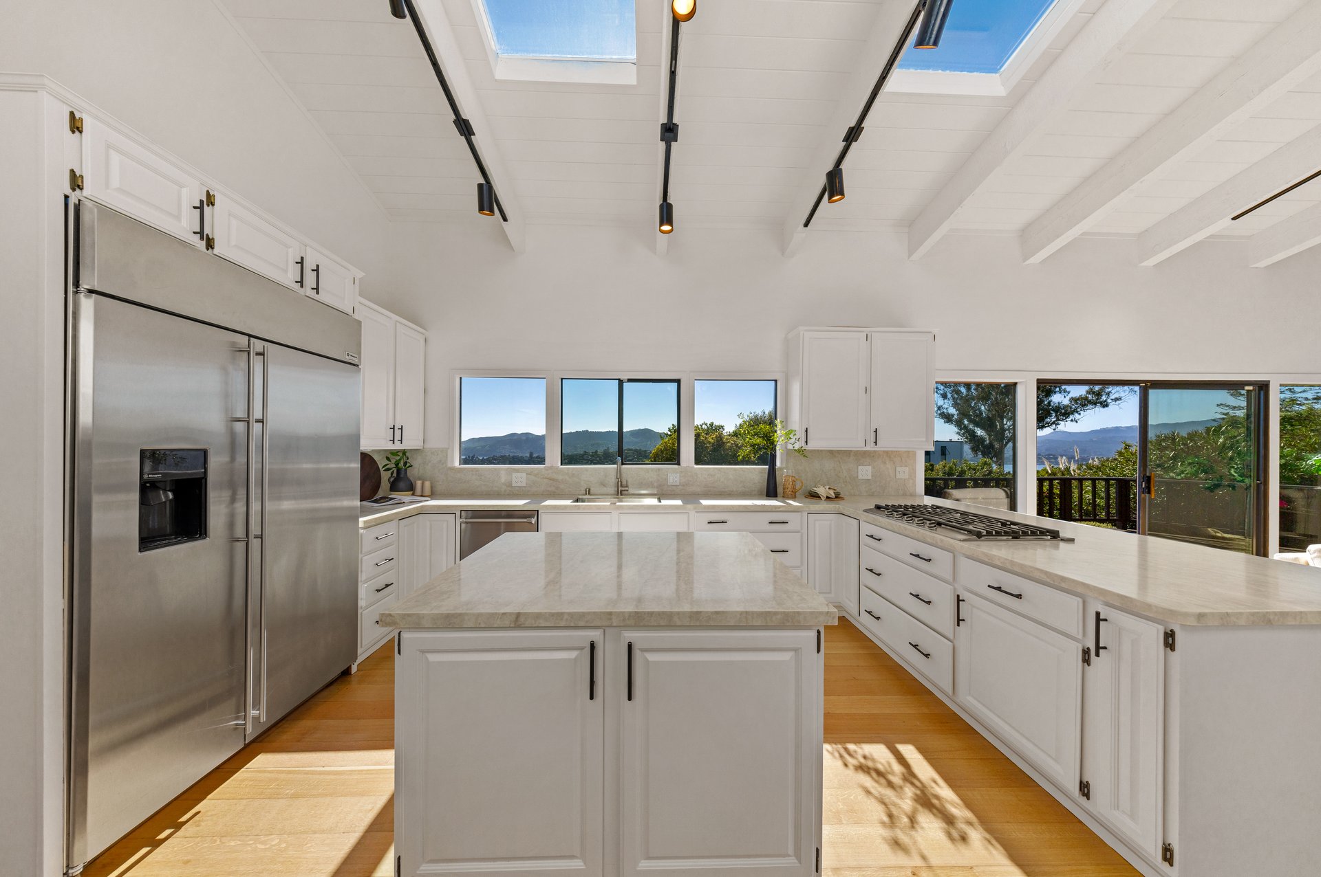 Sweeping Views of San Francisco and the Golden Gate Bridge