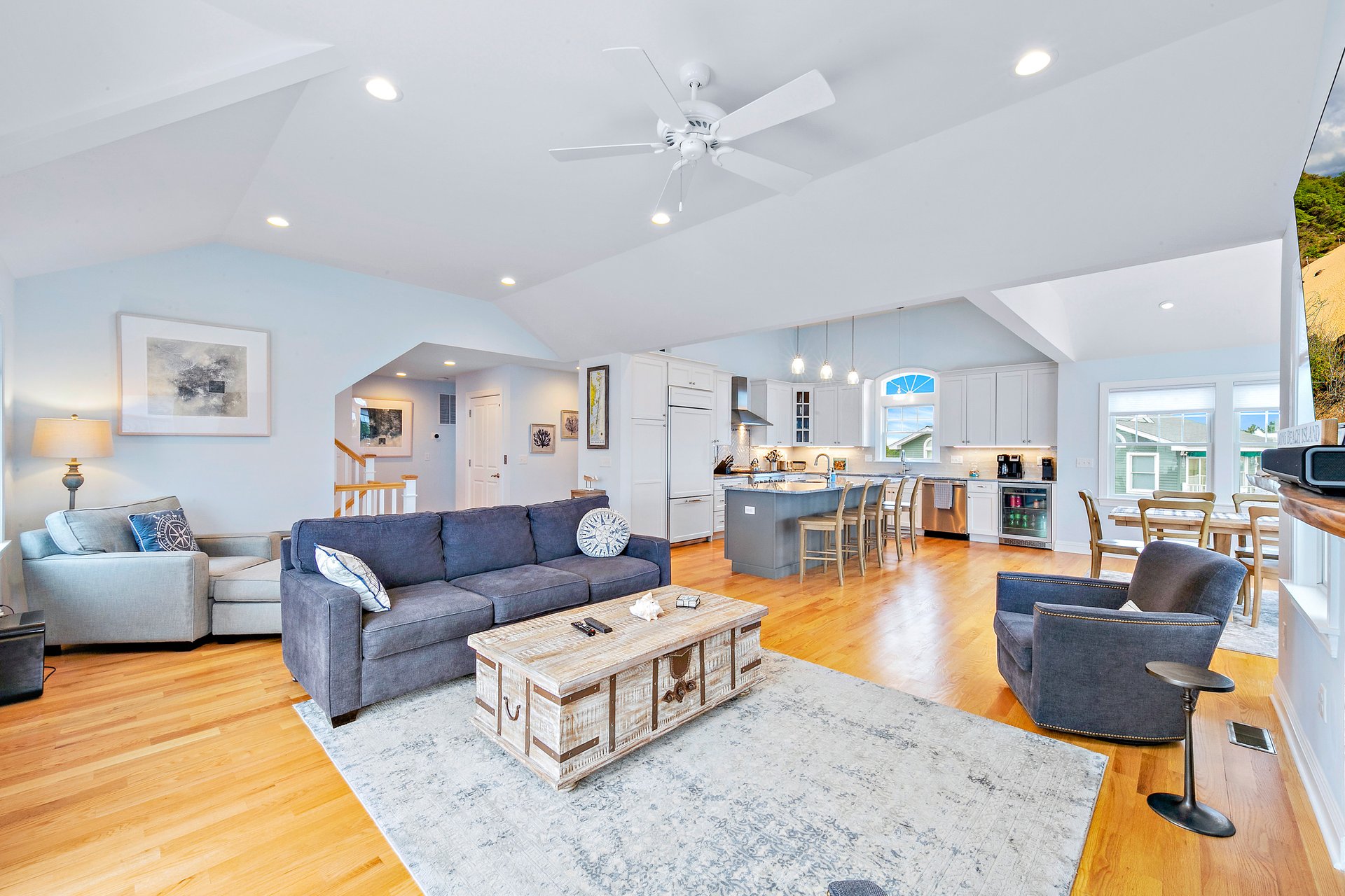 1123 A Long Beach Blvd