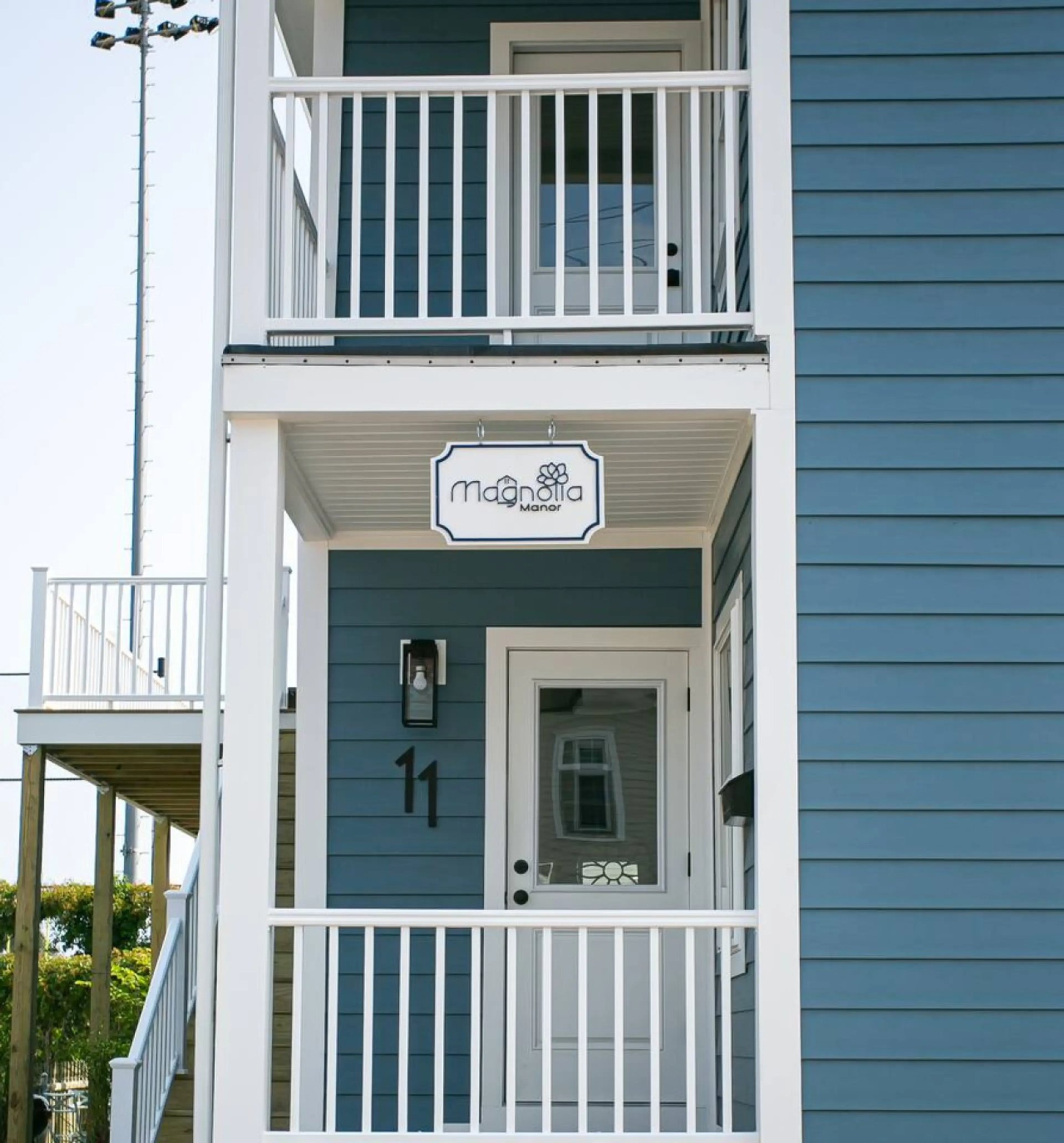 First Floor Apartment Near the Cliff Walk and More