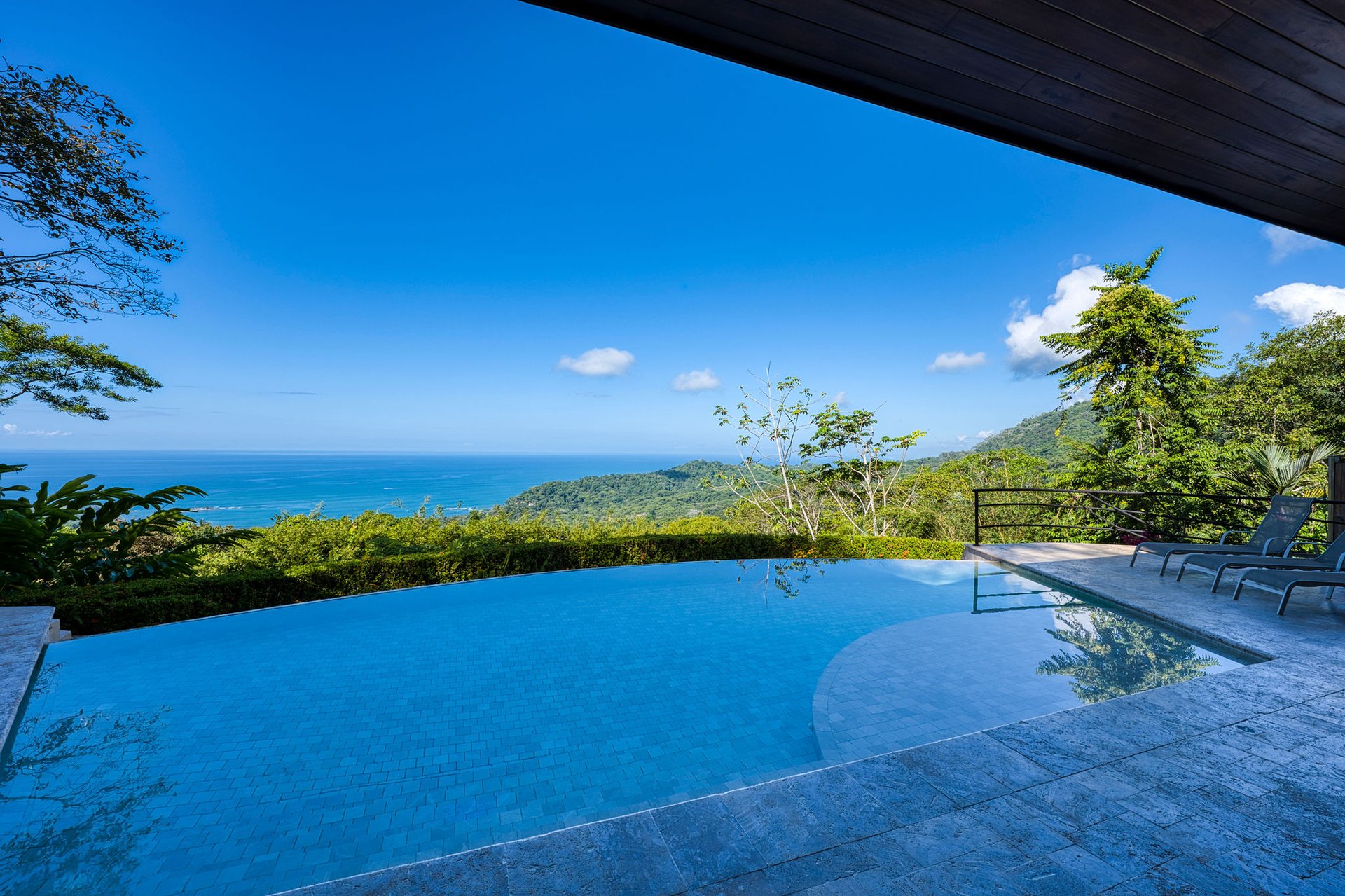 Casa Bambú – LUXURY 5 BEDROOM ESTATE WITH EXCEPTIONAL OCEAN VIEWS
