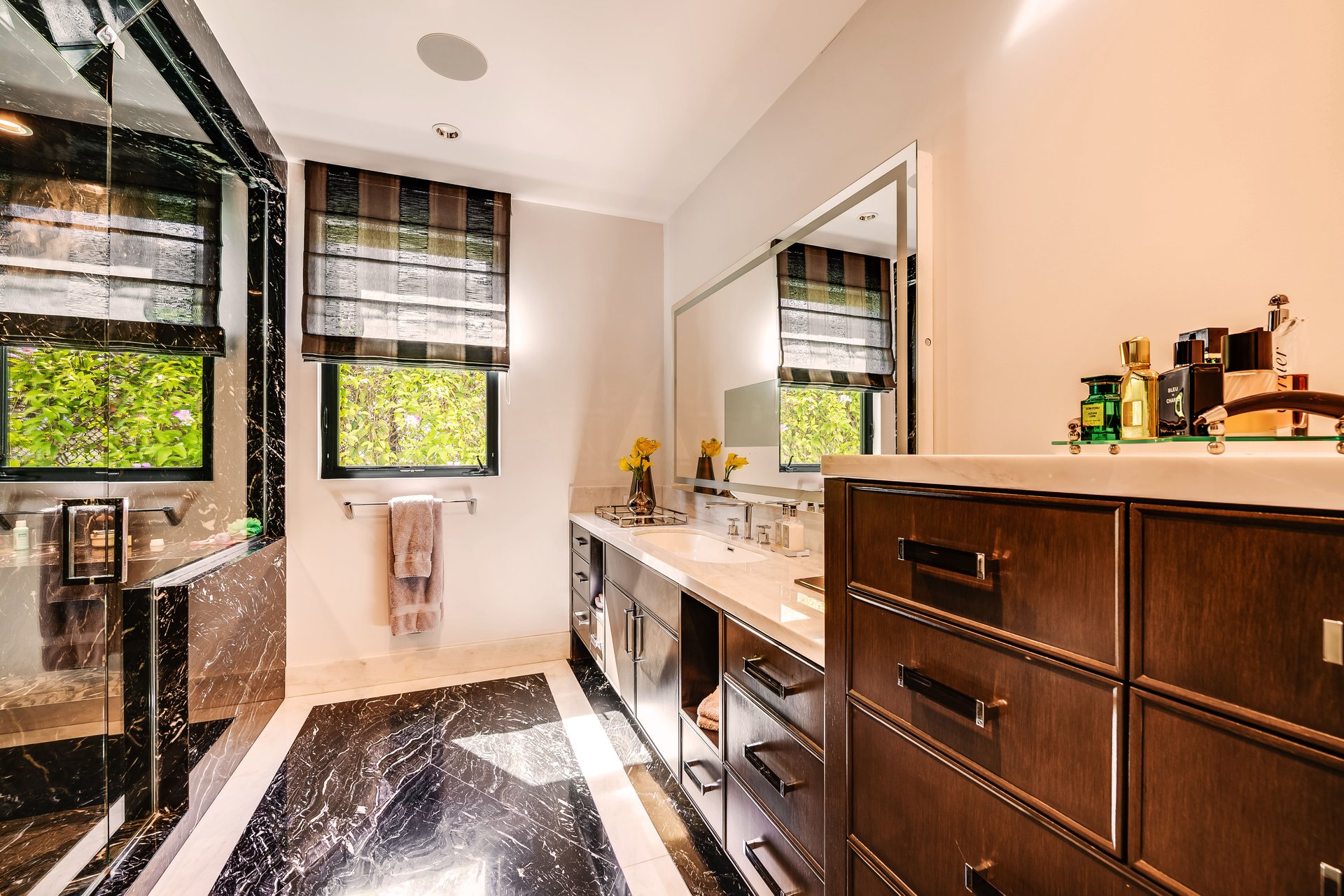 565 Evelyn Pl