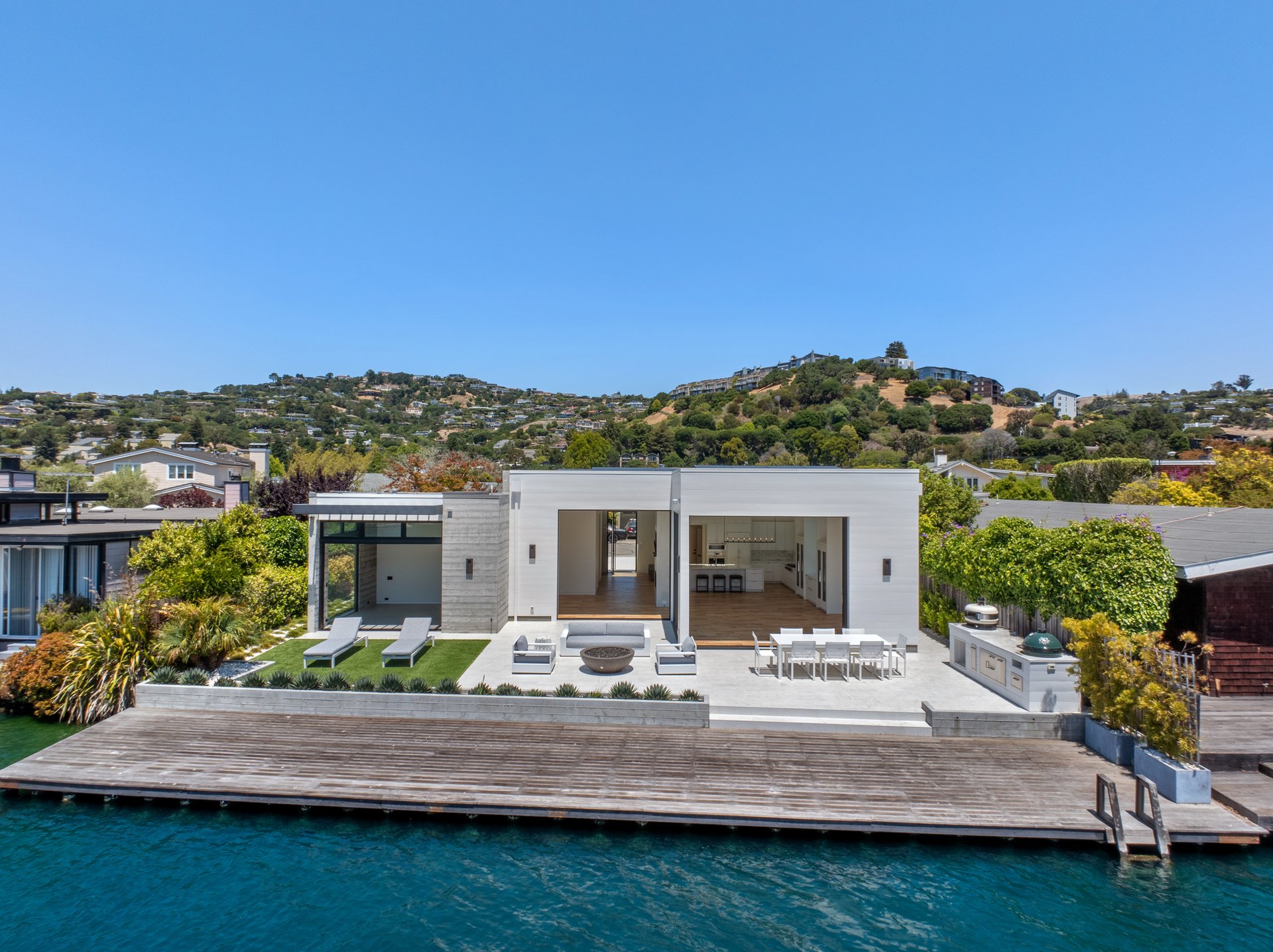 Contemporary Retreat on the Belvedere Lagoon
