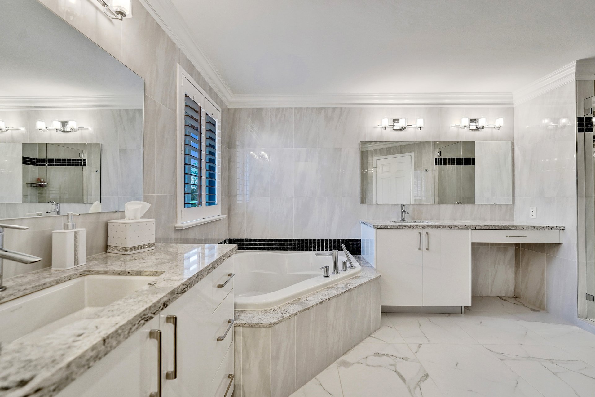 949 Crestview Cir