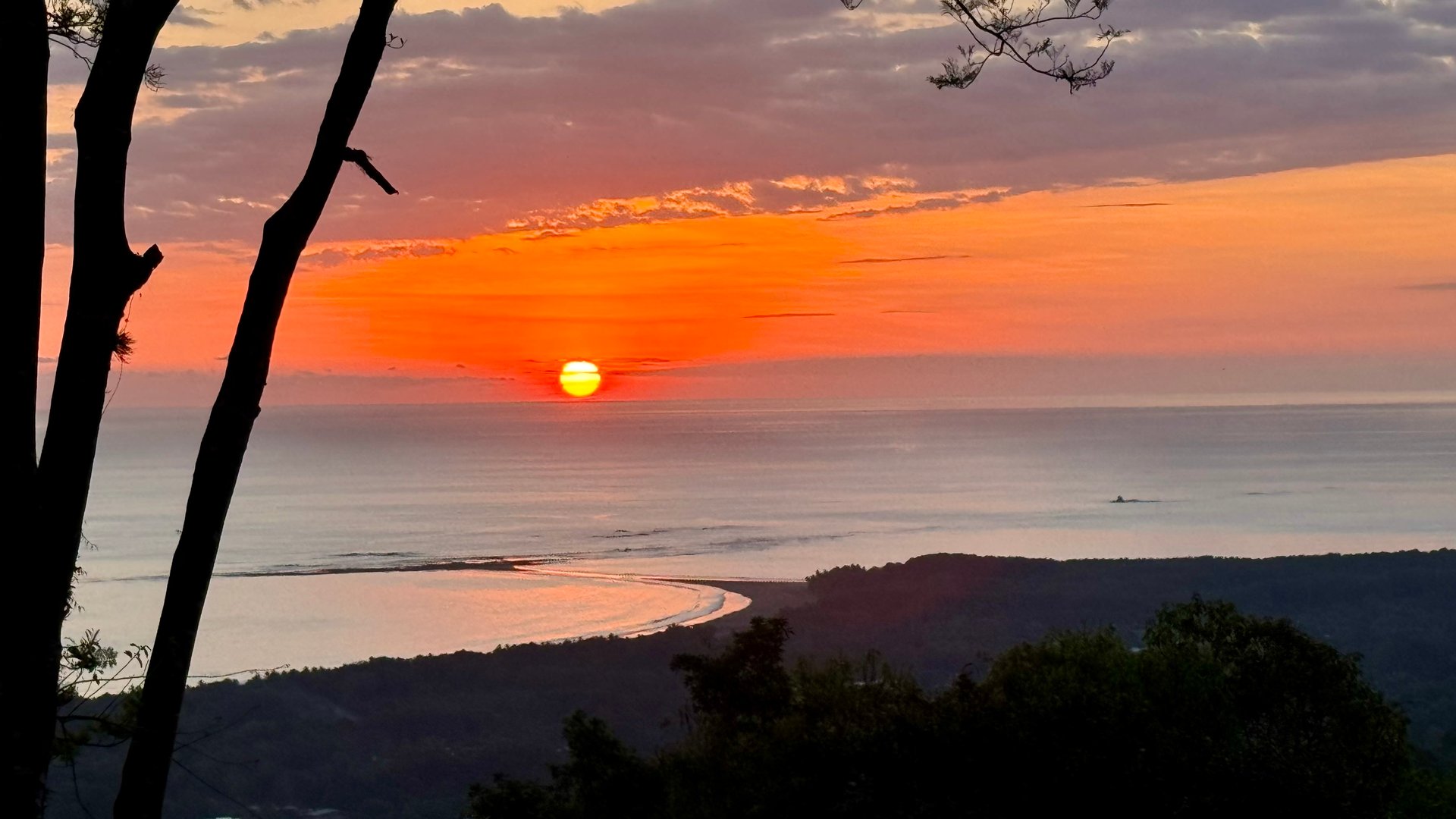 Unique Opportunity, Panoramic Ocean Views of the Whale's Tail Beach!