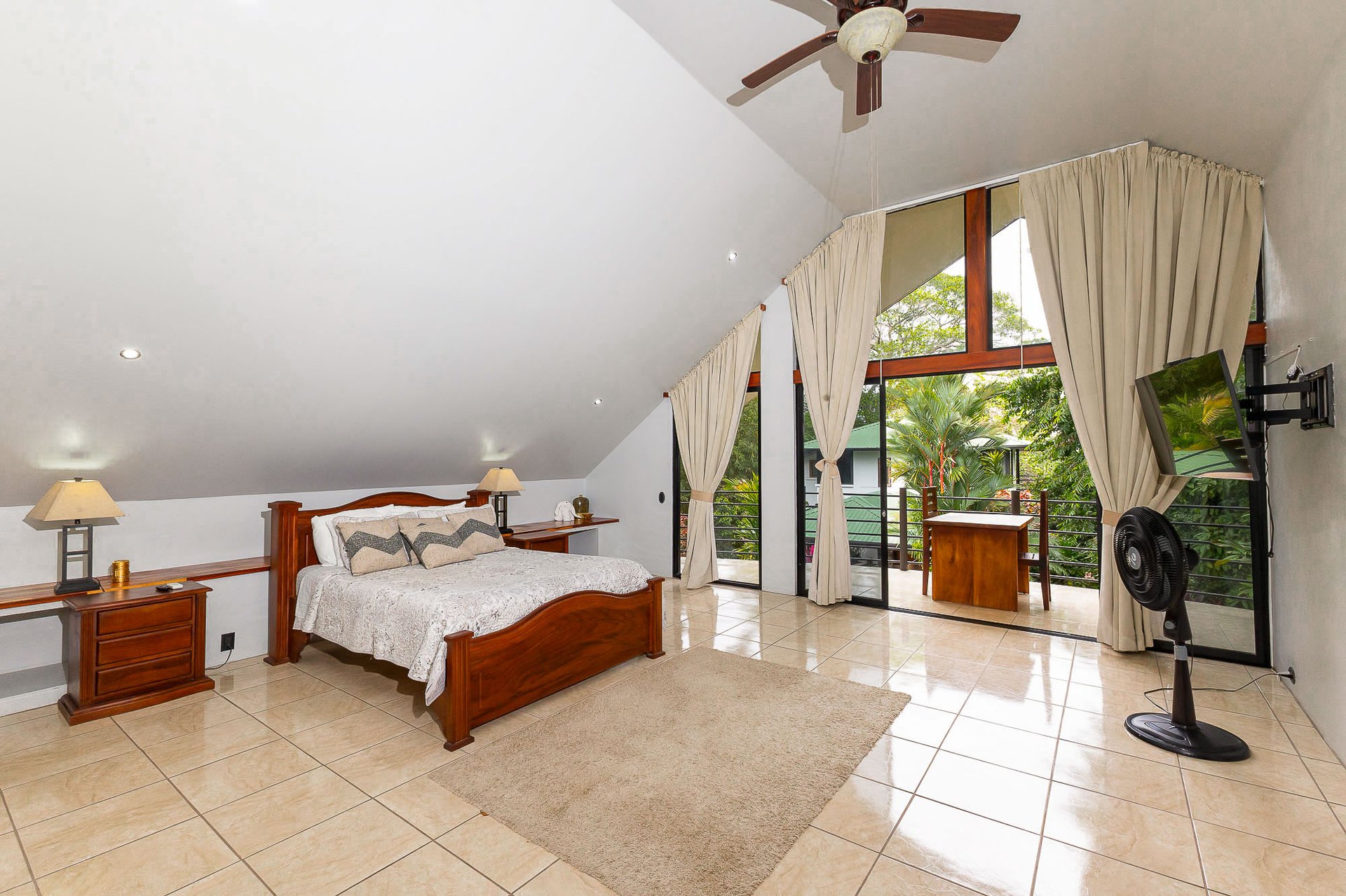 Affordable Home with a Pool in Manuel Antonio - 4 bedrooms
