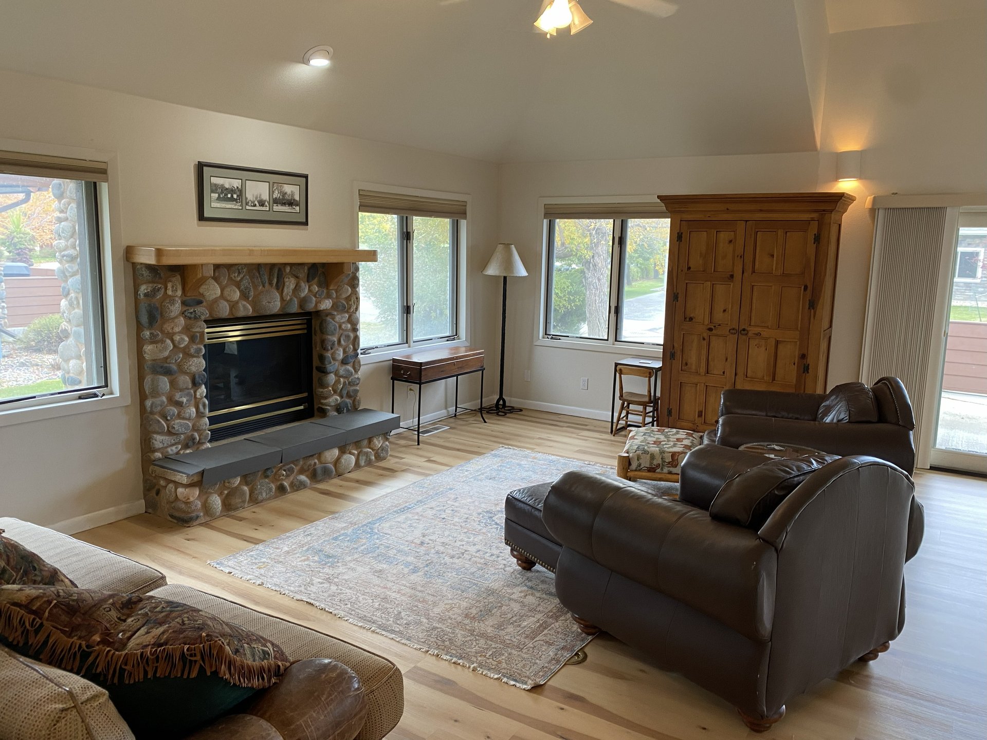 14 River Rock Rd