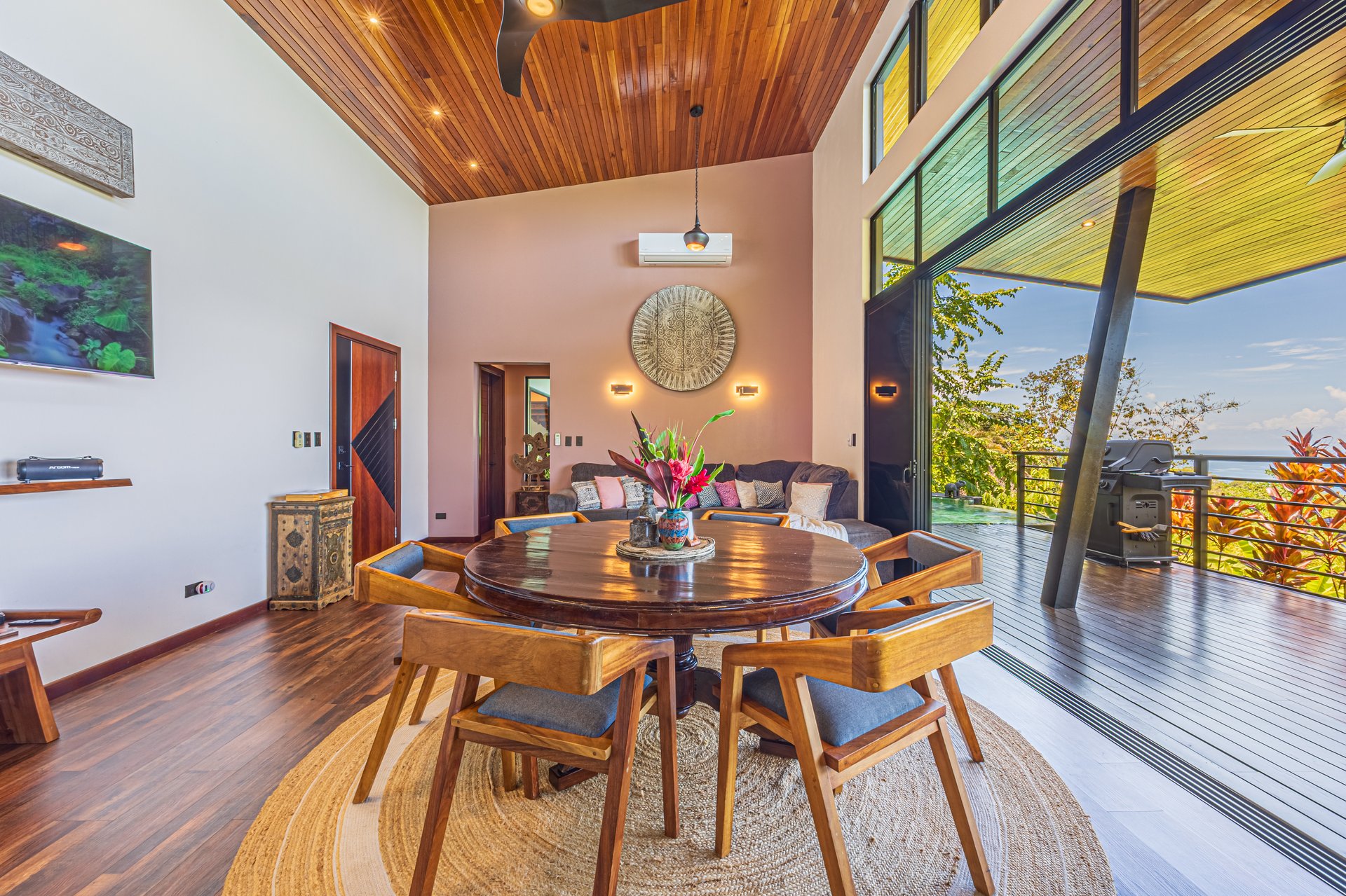 Casa Markissa – Luxury Oceanview Villa with Proven Rental Income.